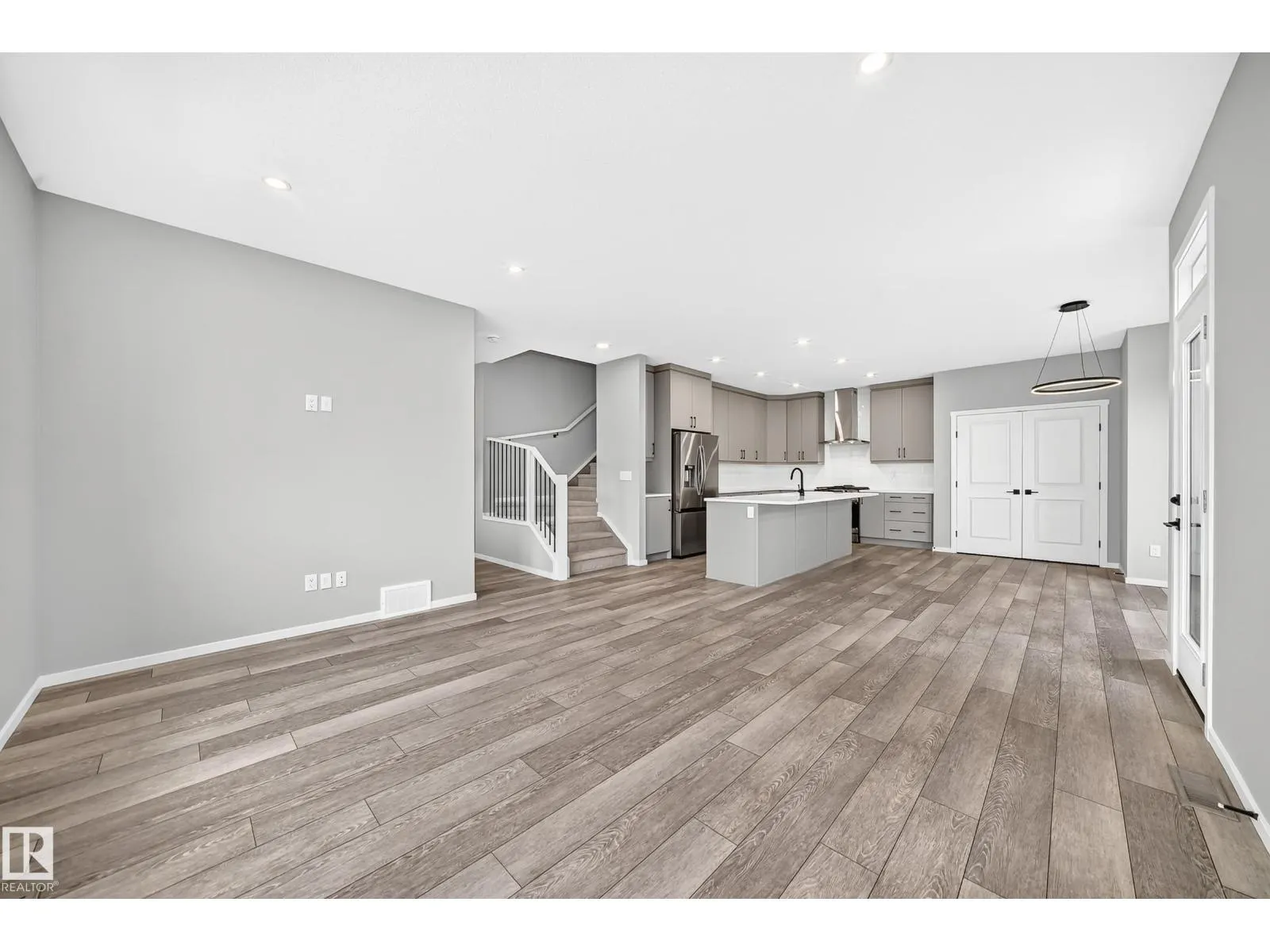 20512 15 AV NW