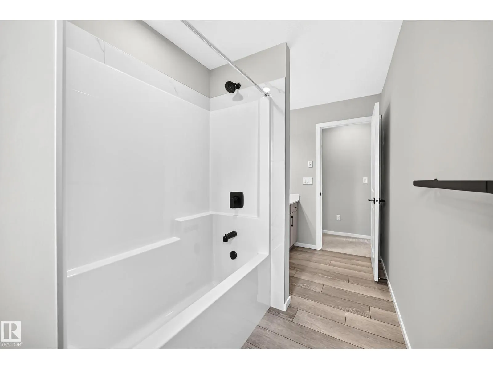 20512 15 AV NW