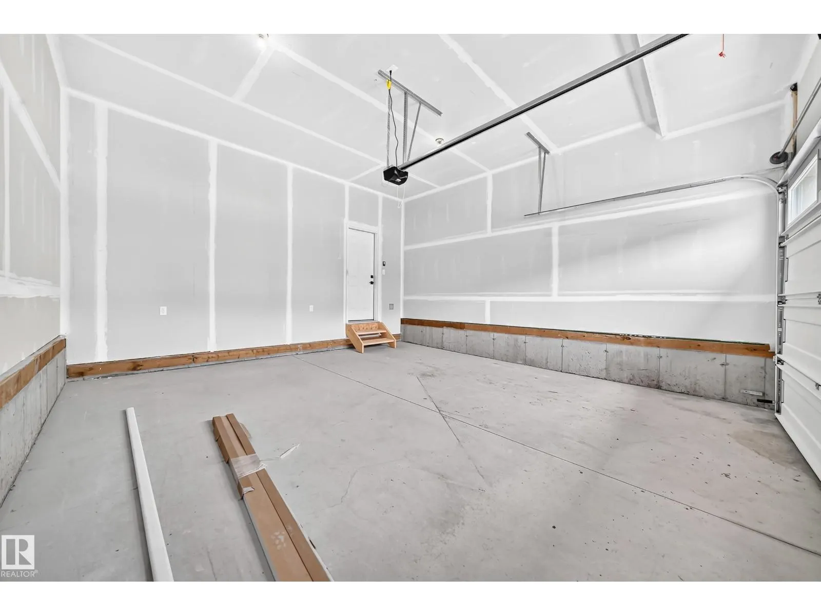20512 15 AV NW
