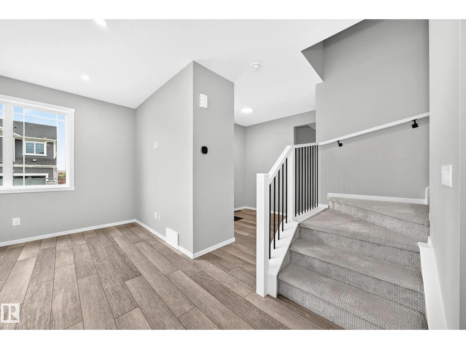 20512 15 AV NW
