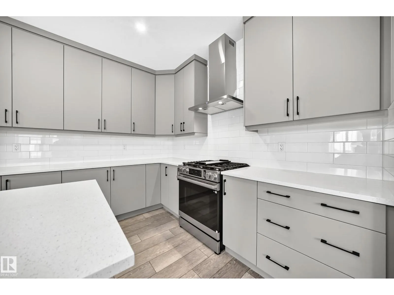20512 15 AV NW
