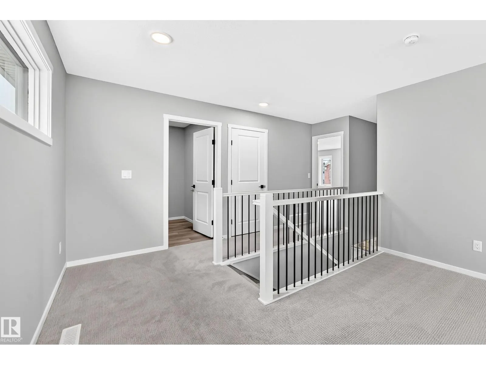 20512 15 AV NW