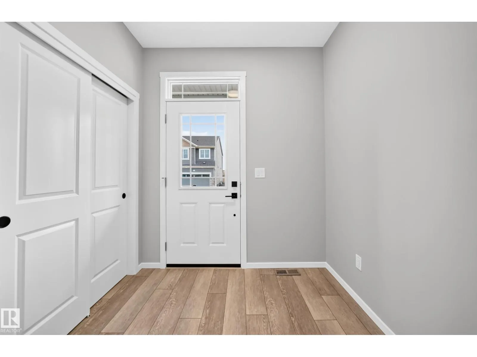 20512 15 AV NW
