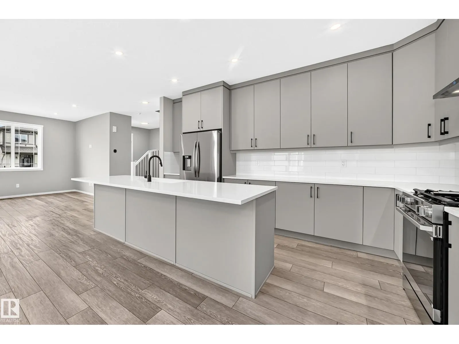 20512 15 AV NW