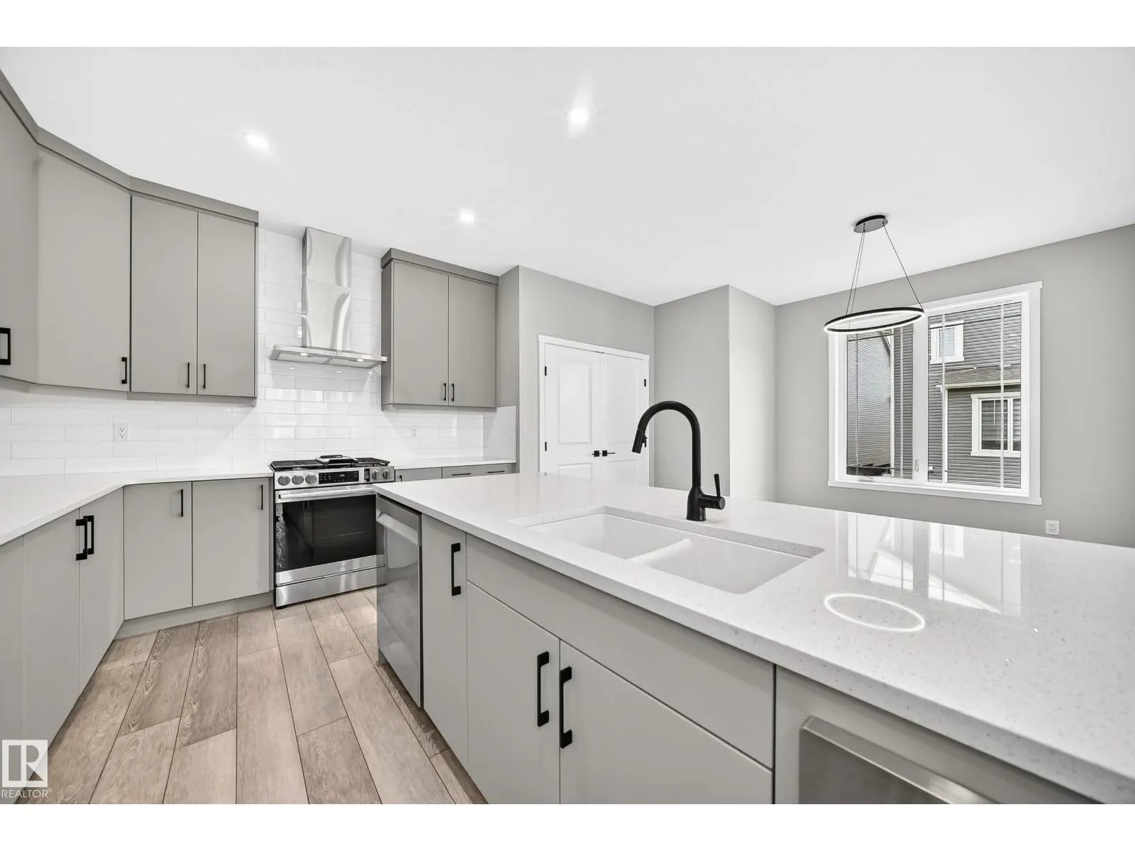 20512 15 AV NW