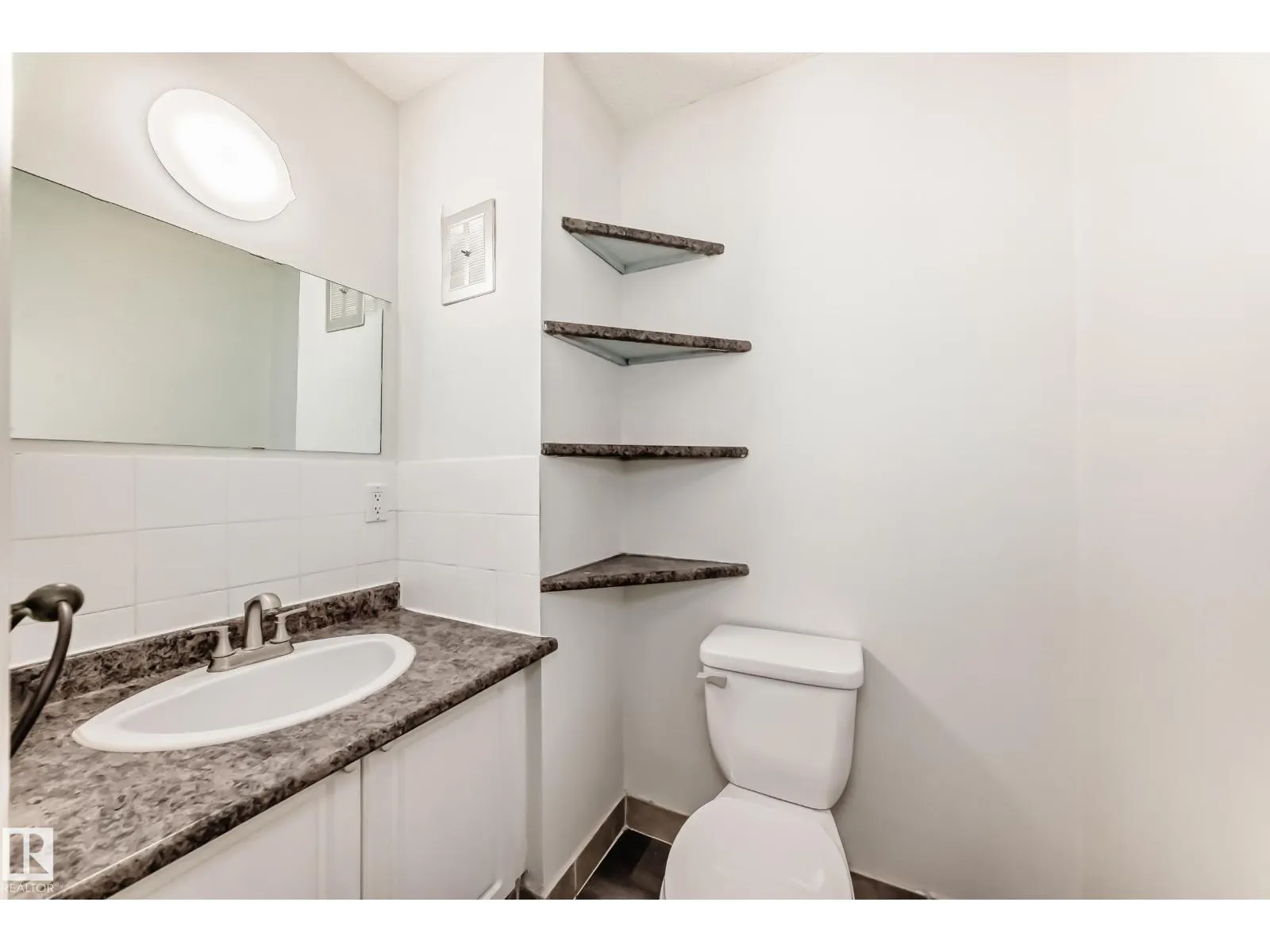 #18B 18305 89 AV NW