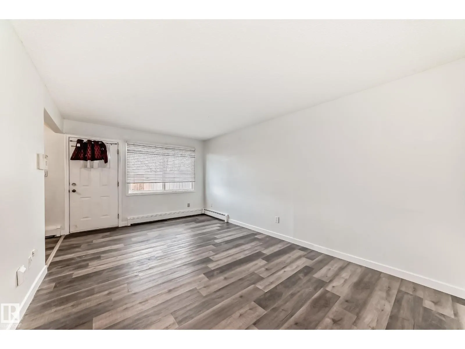 #18B 18305 89 AV NW