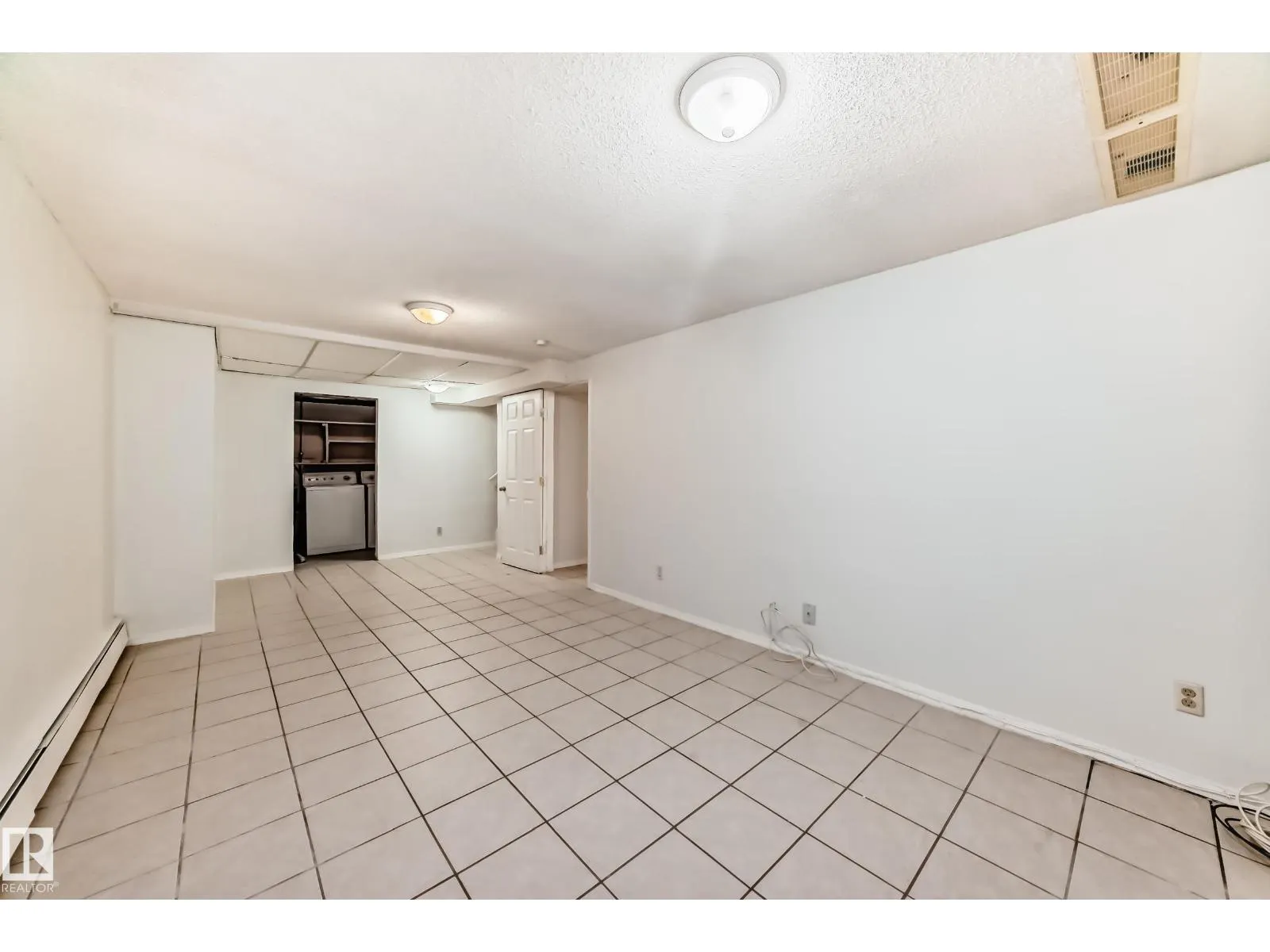 #18B 18305 89 AV NW