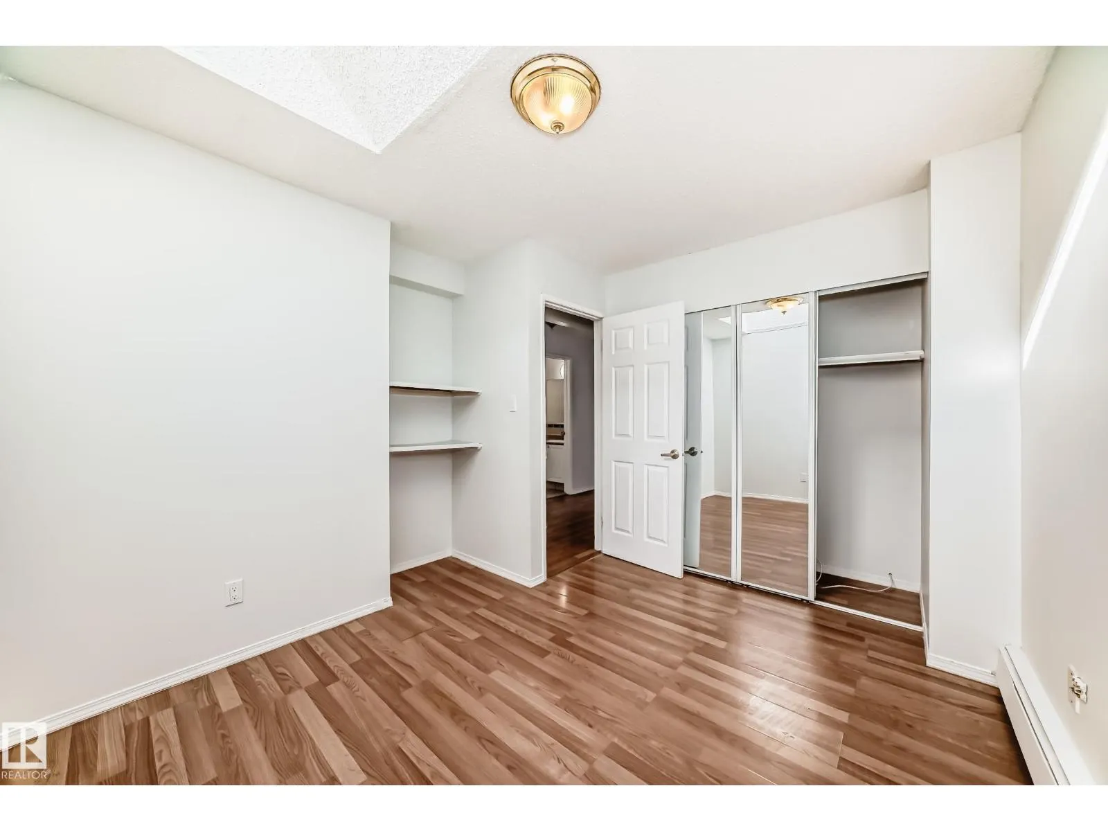 #18B 18305 89 AV NW