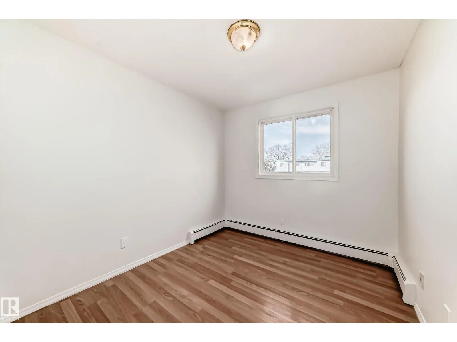 #18B 18305 89 AV NW