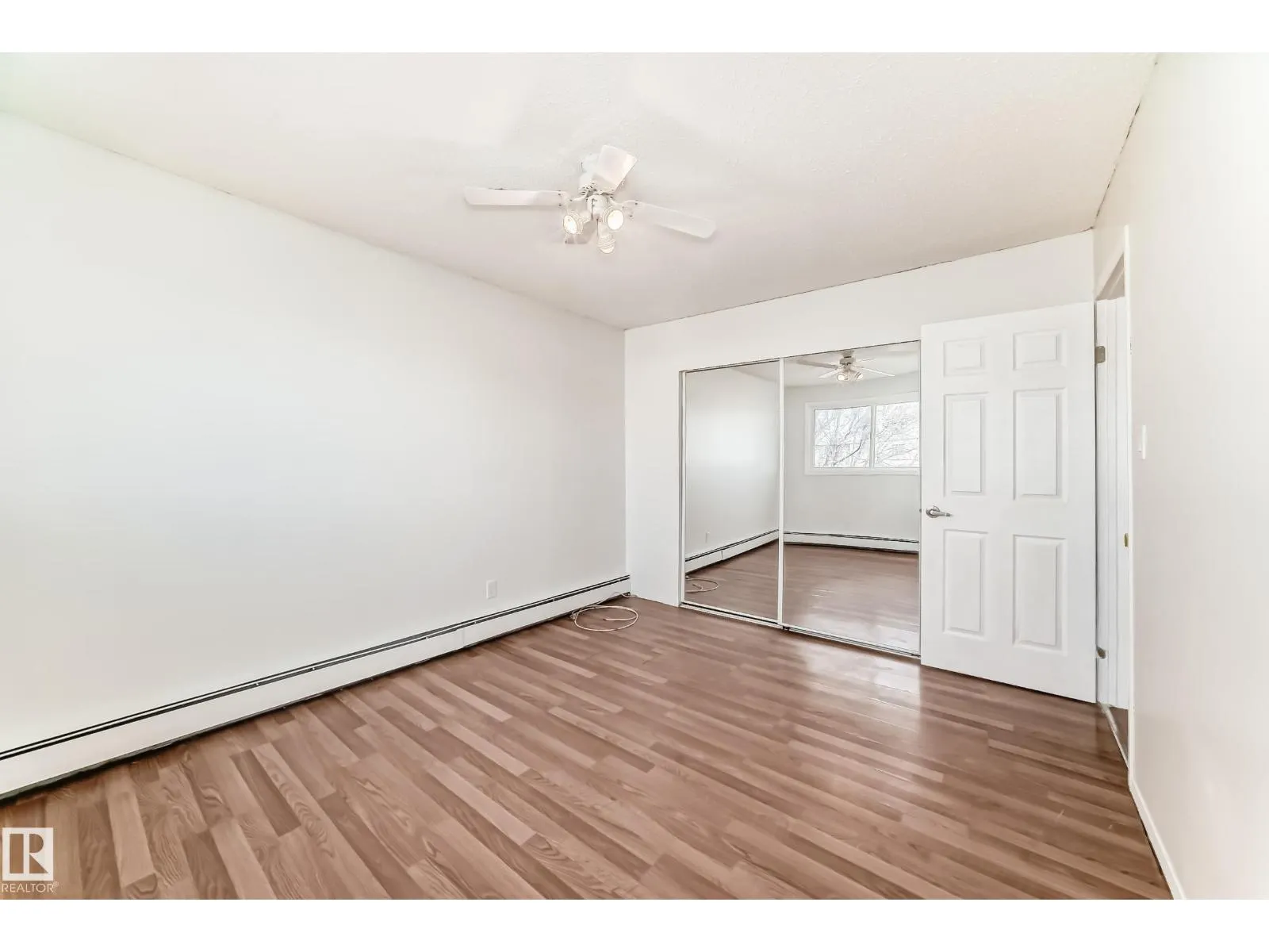 #18B 18305 89 AV NW