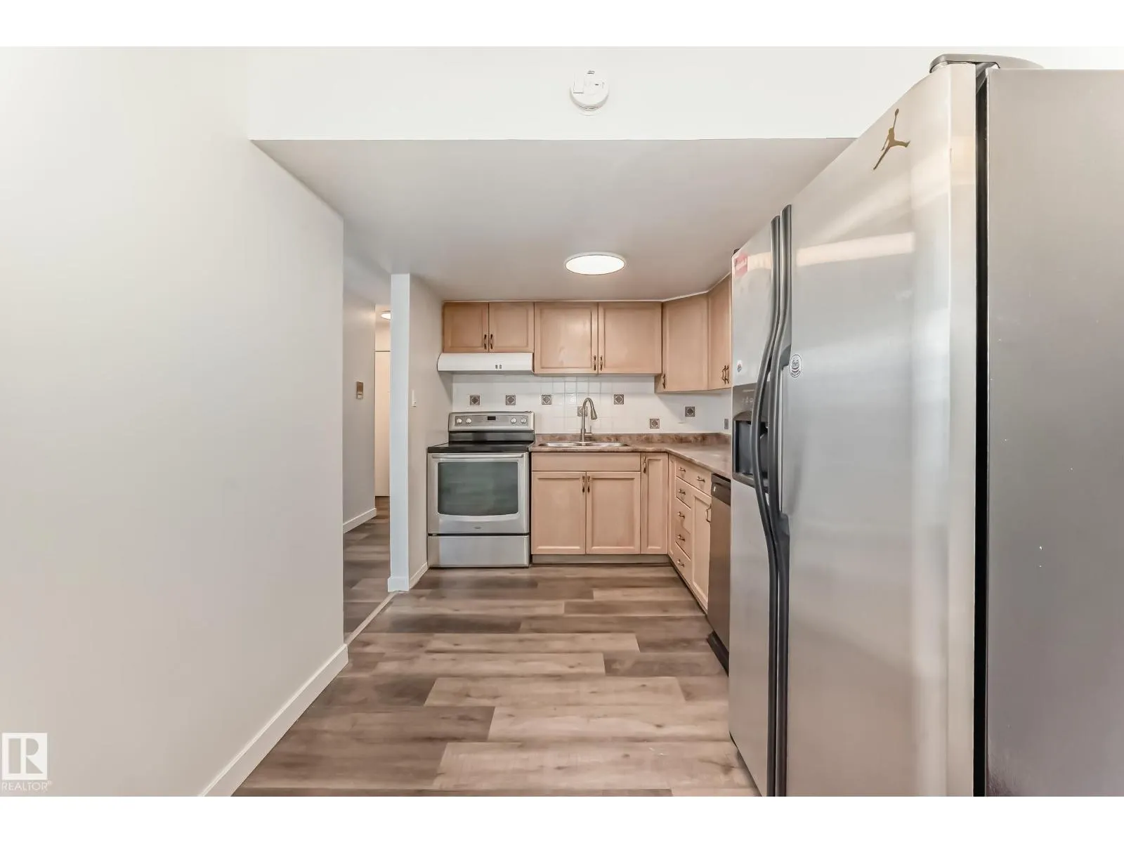 #18B 18305 89 AV NW