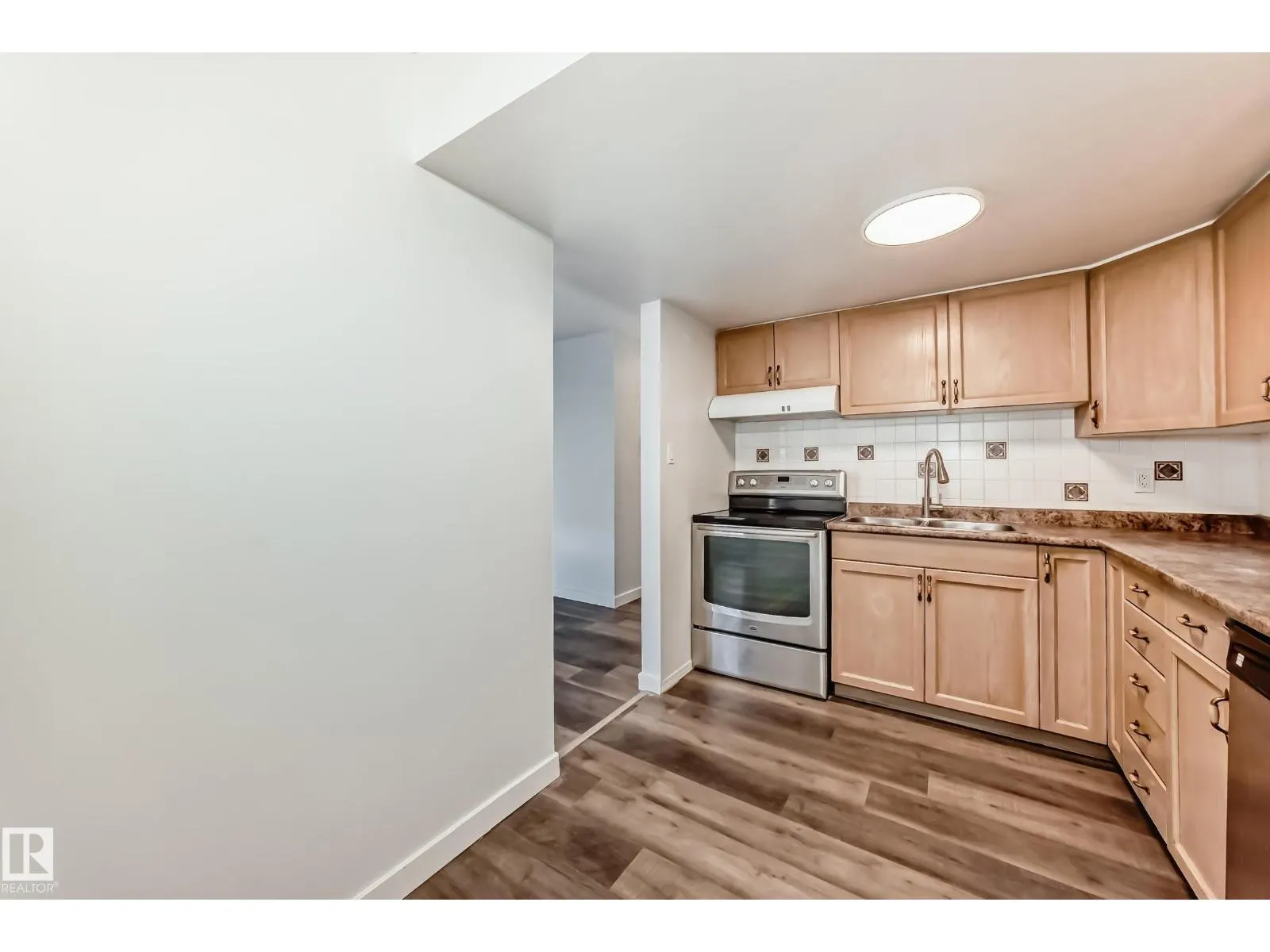 #18B 18305 89 AV NW