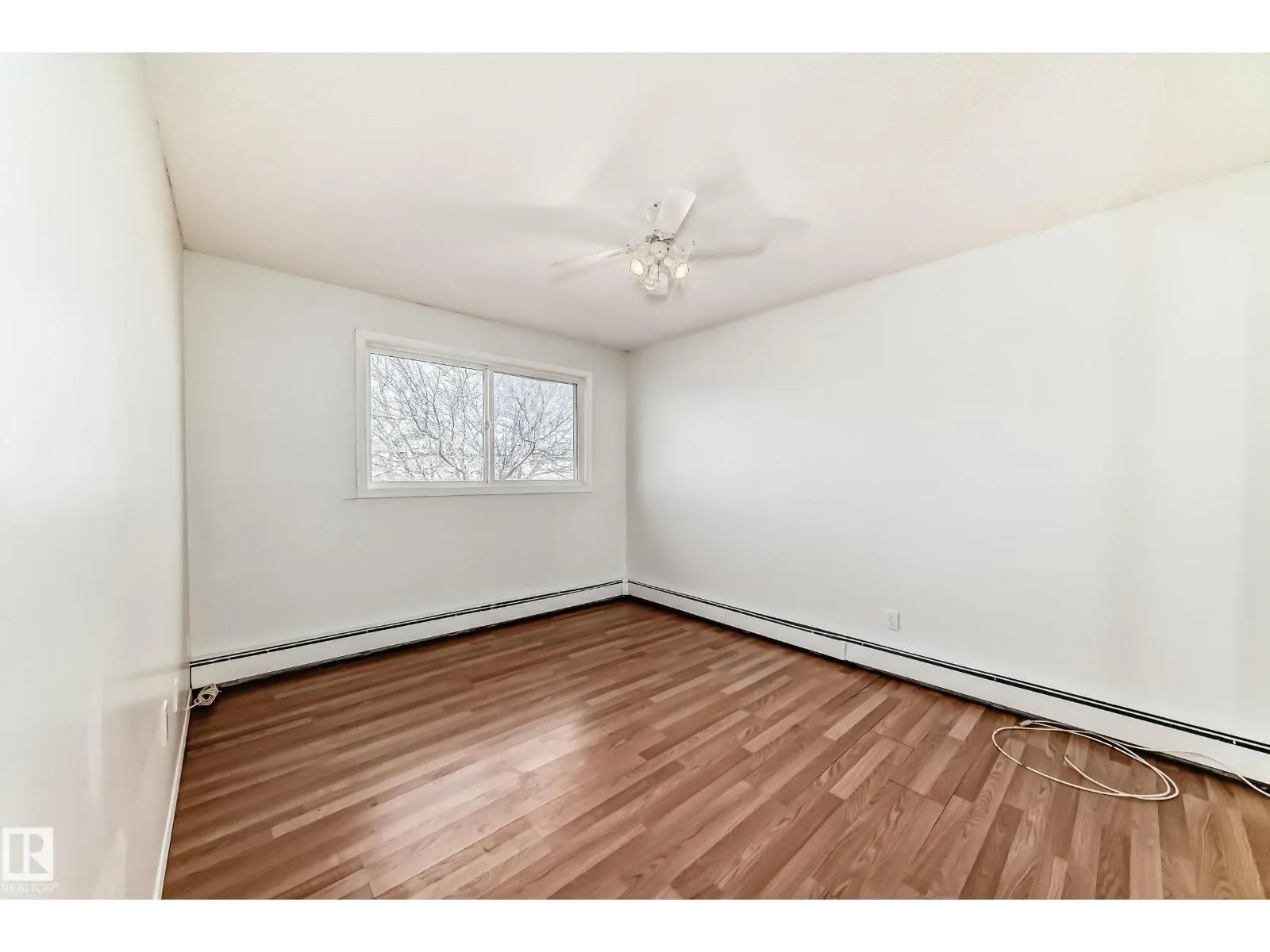 #18B 18305 89 AV NW