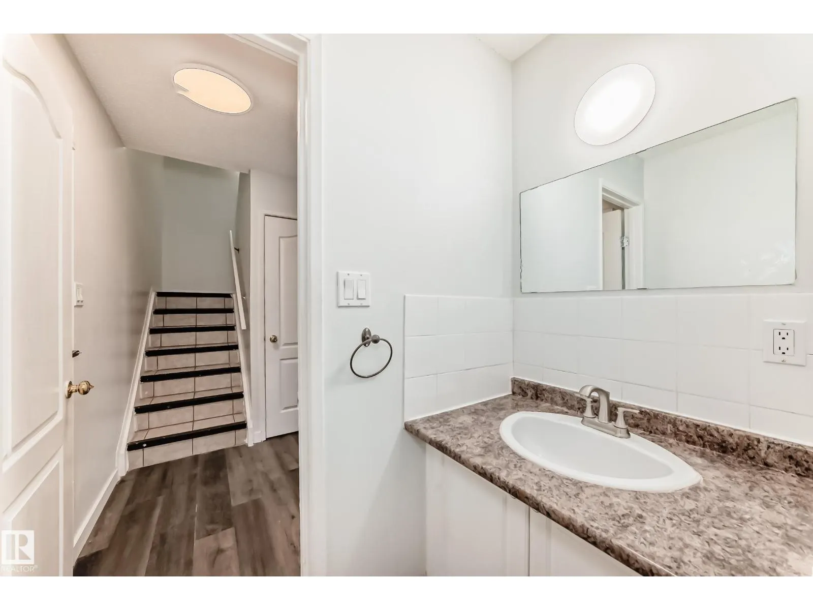 #18B 18305 89 AV NW
