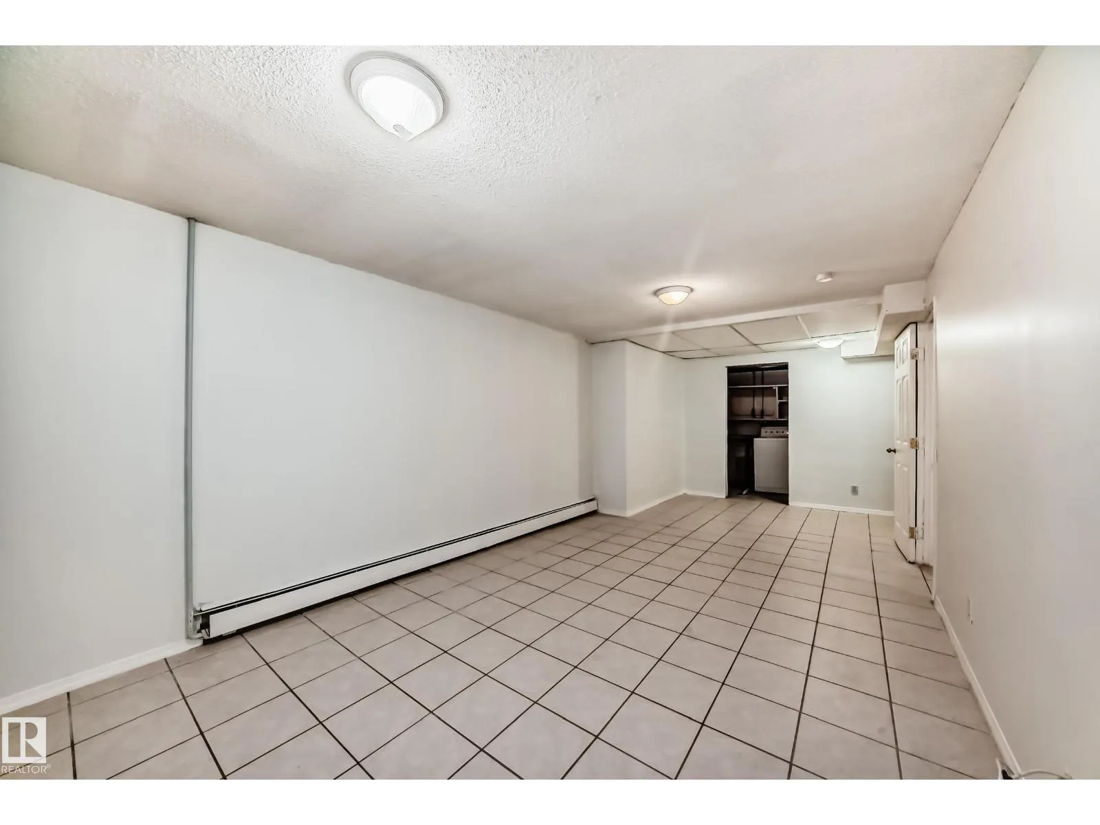 #18B 18305 89 AV NW