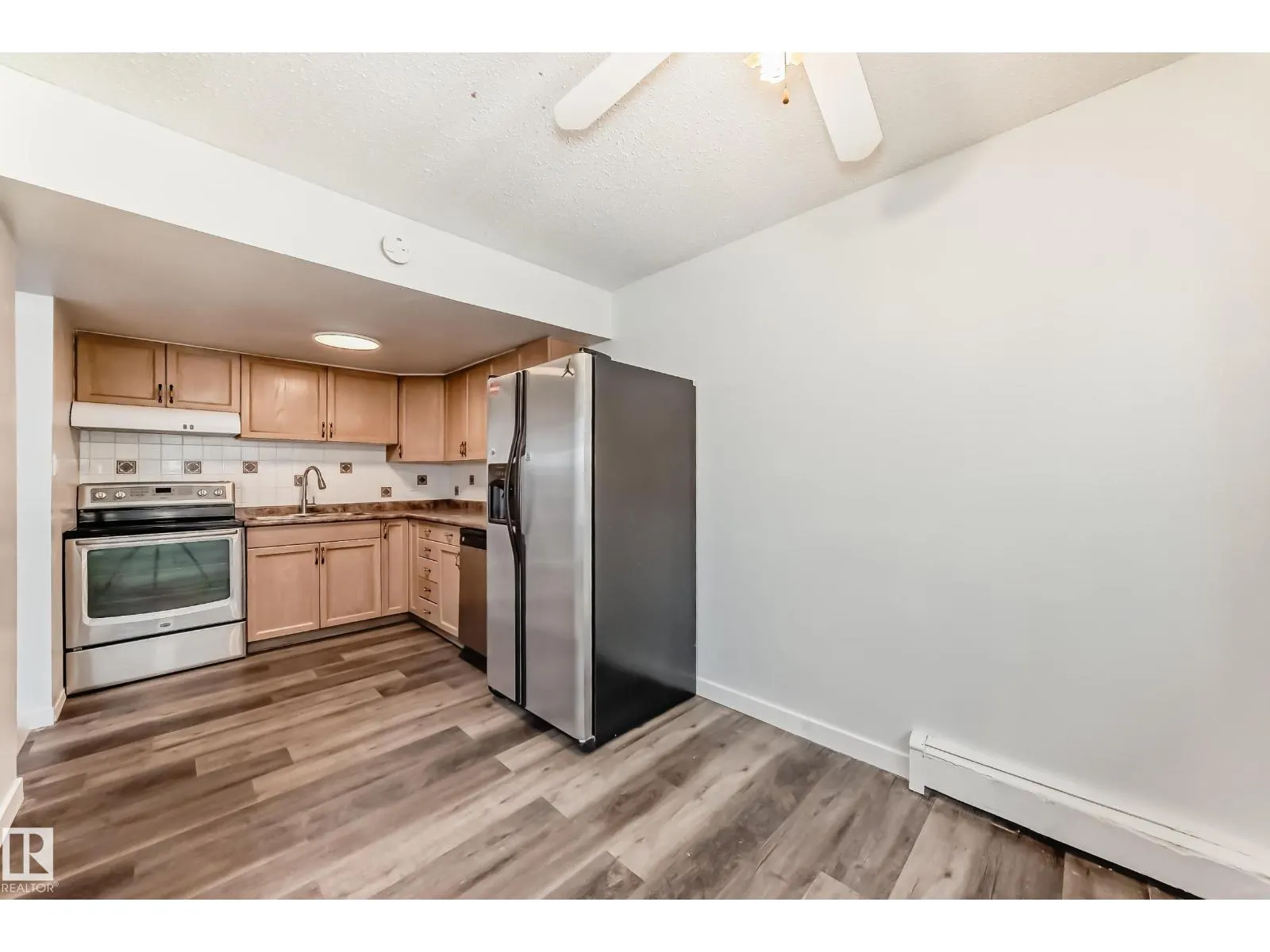 #18B 18305 89 AV NW