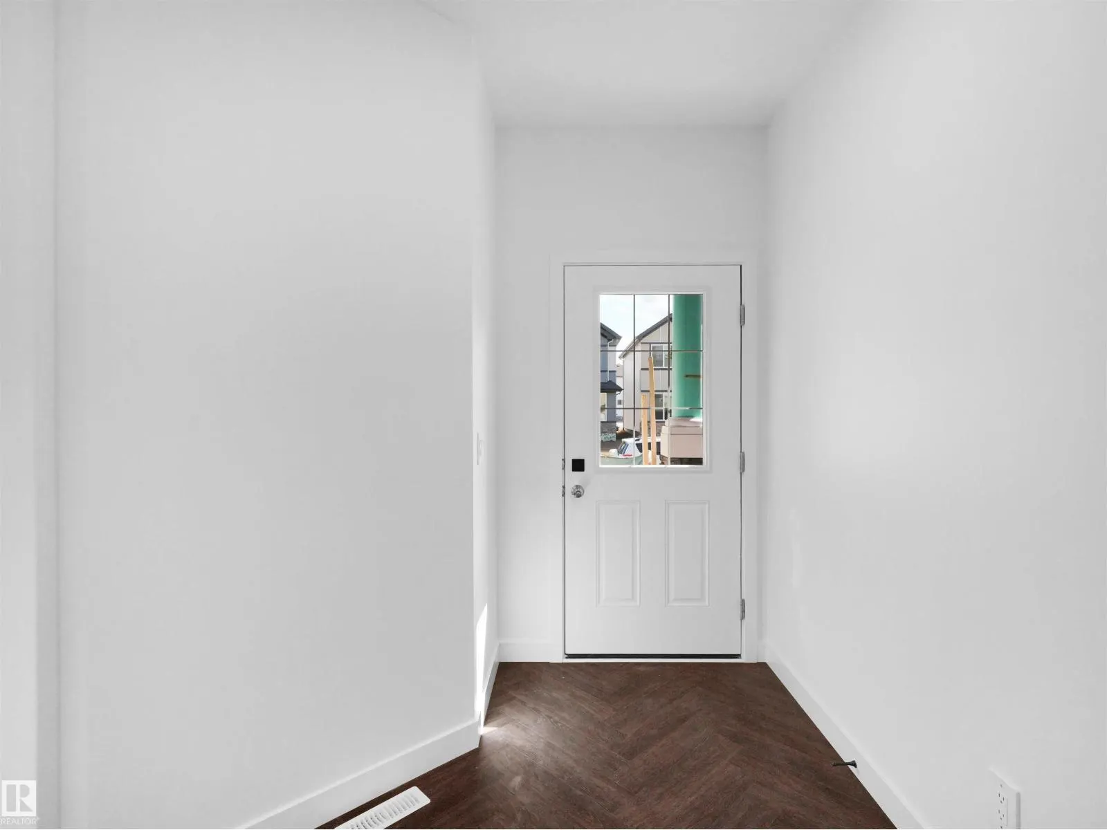 20727 40 AV NW