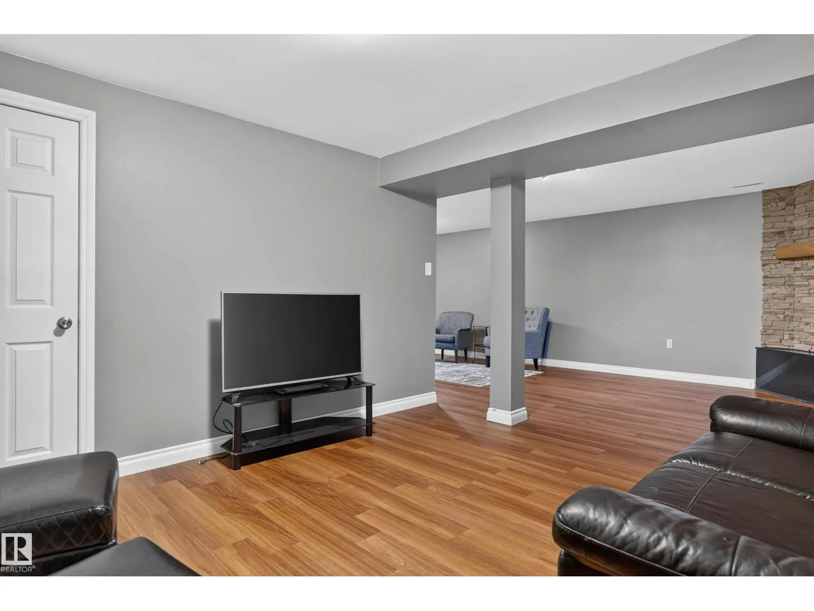 43 Westlake DR