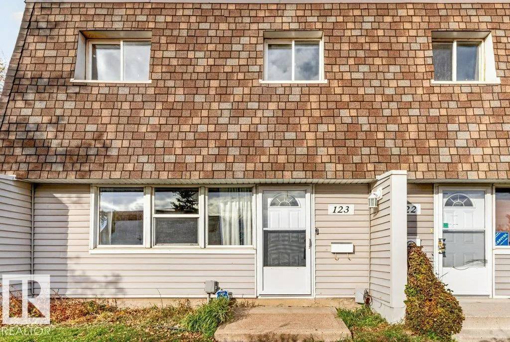 123 VILLAGE ON THE GR NW