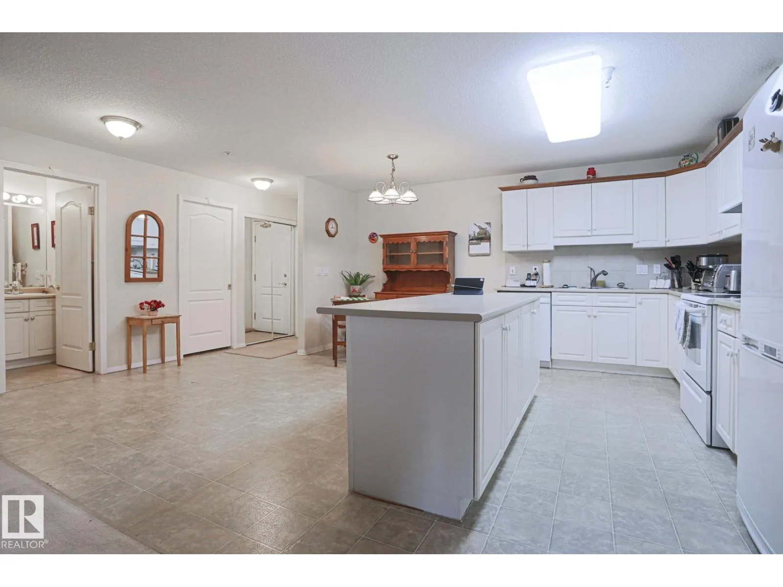 #212 6623 172 ST NW NW