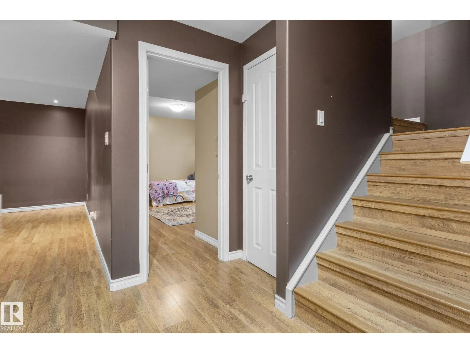 1912 35A AV NW