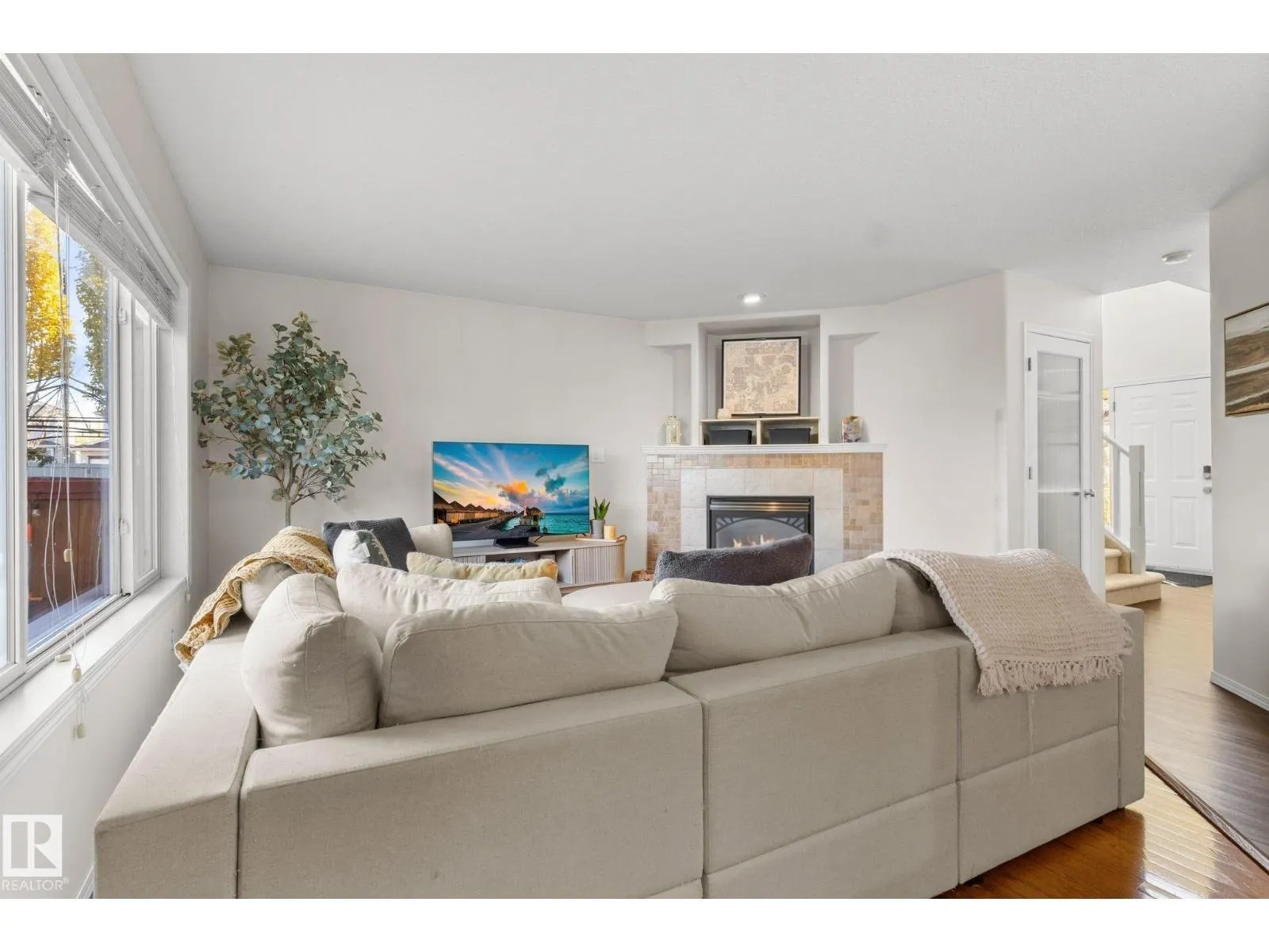 1912 35A AV NW