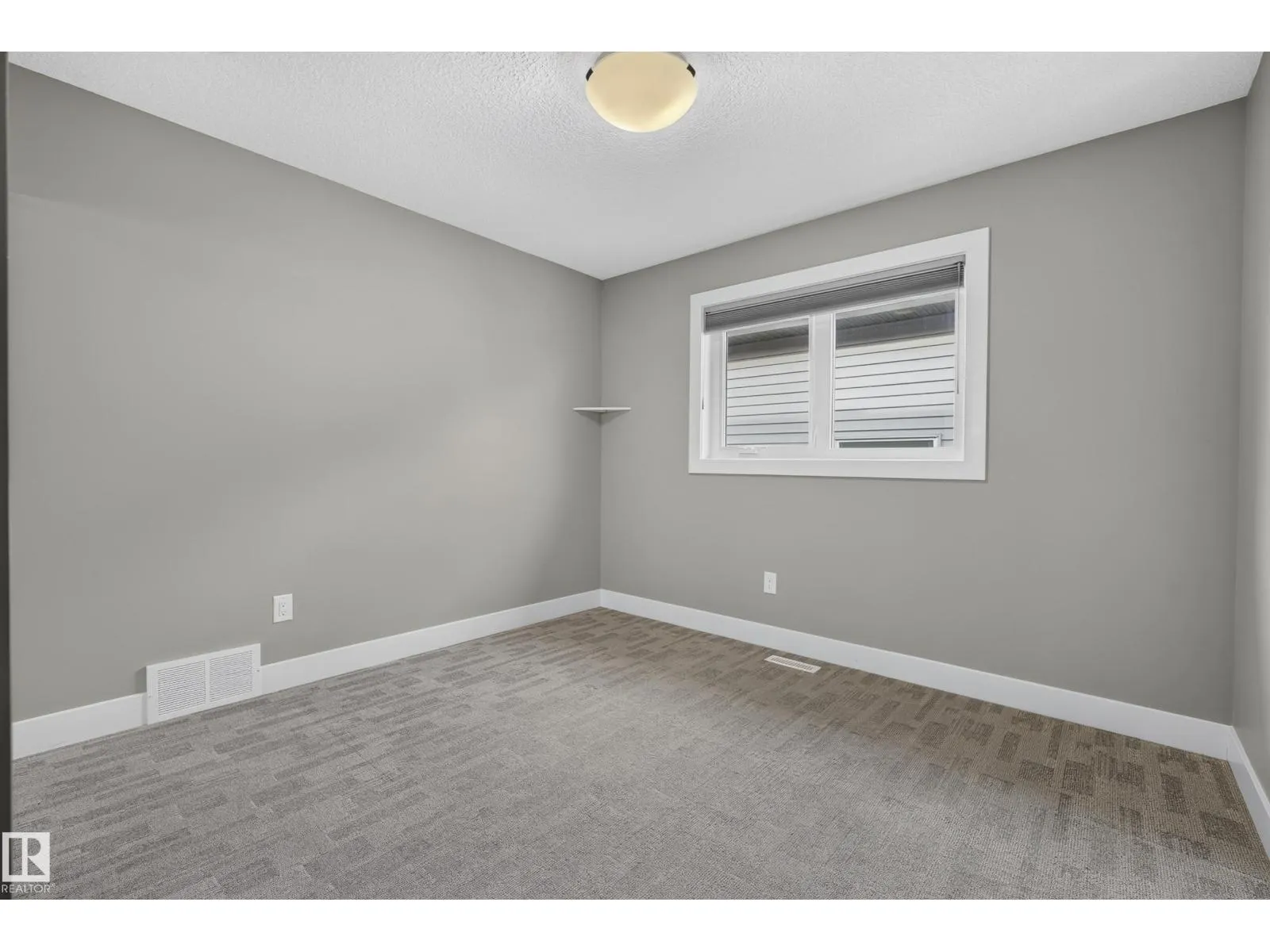 9416 206 ST NW