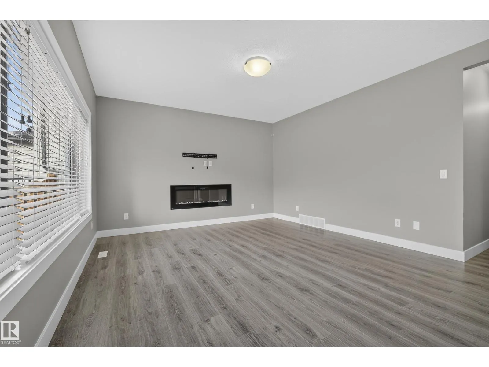 9416 206 ST NW