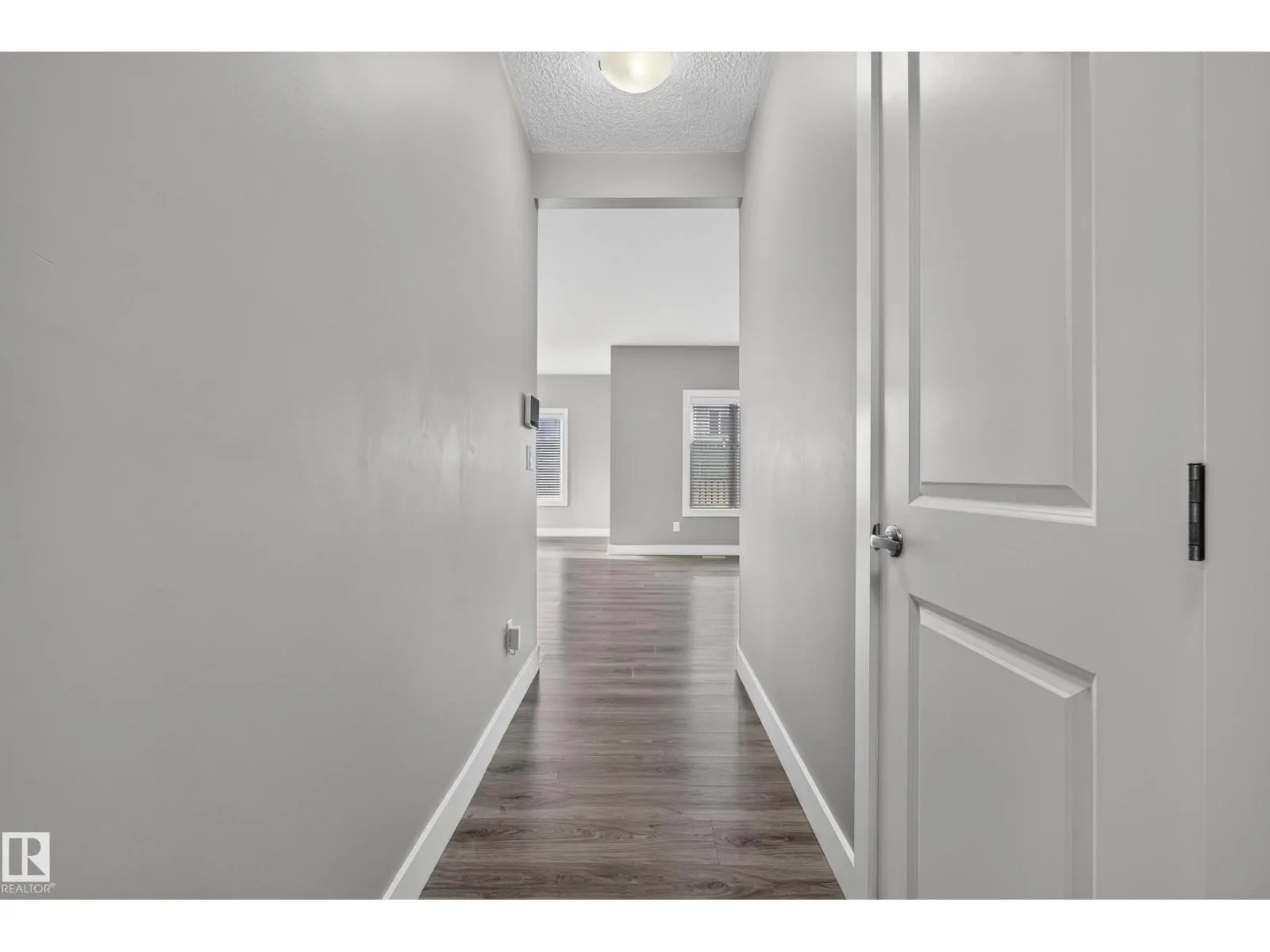 9416 206 ST NW