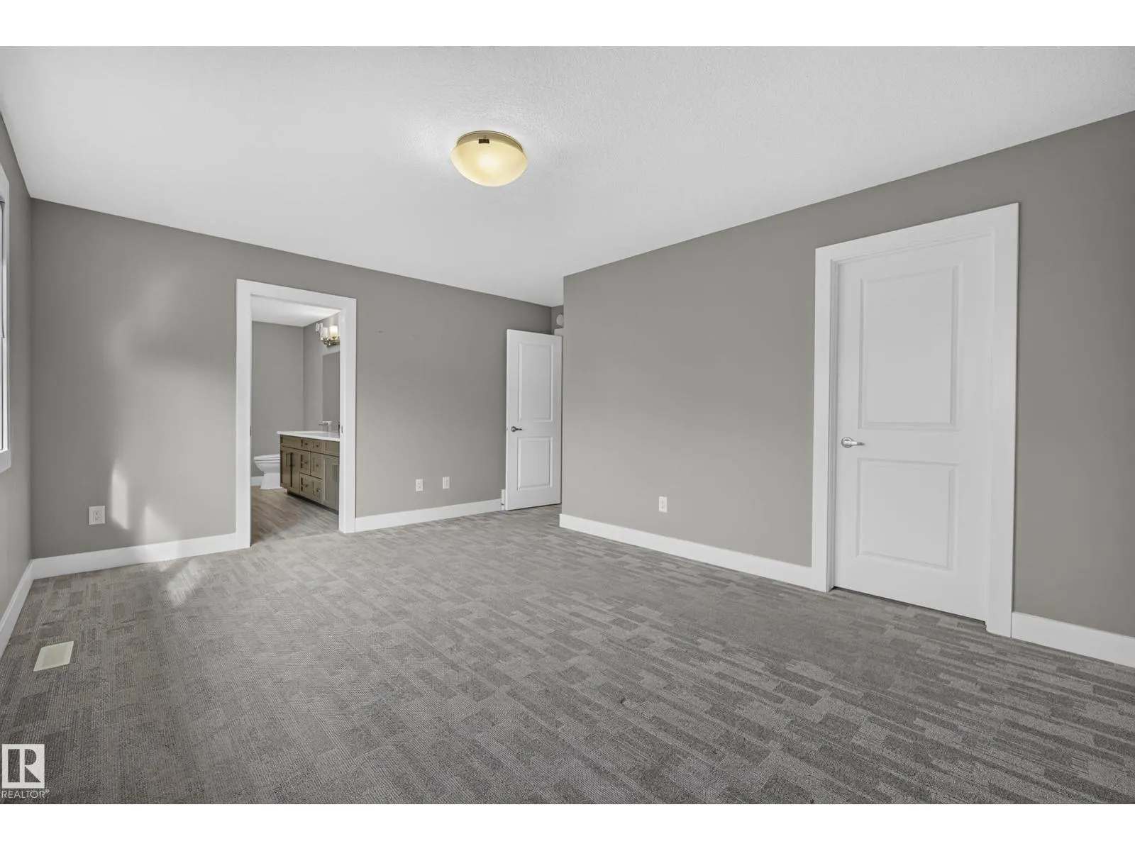 9416 206 ST NW