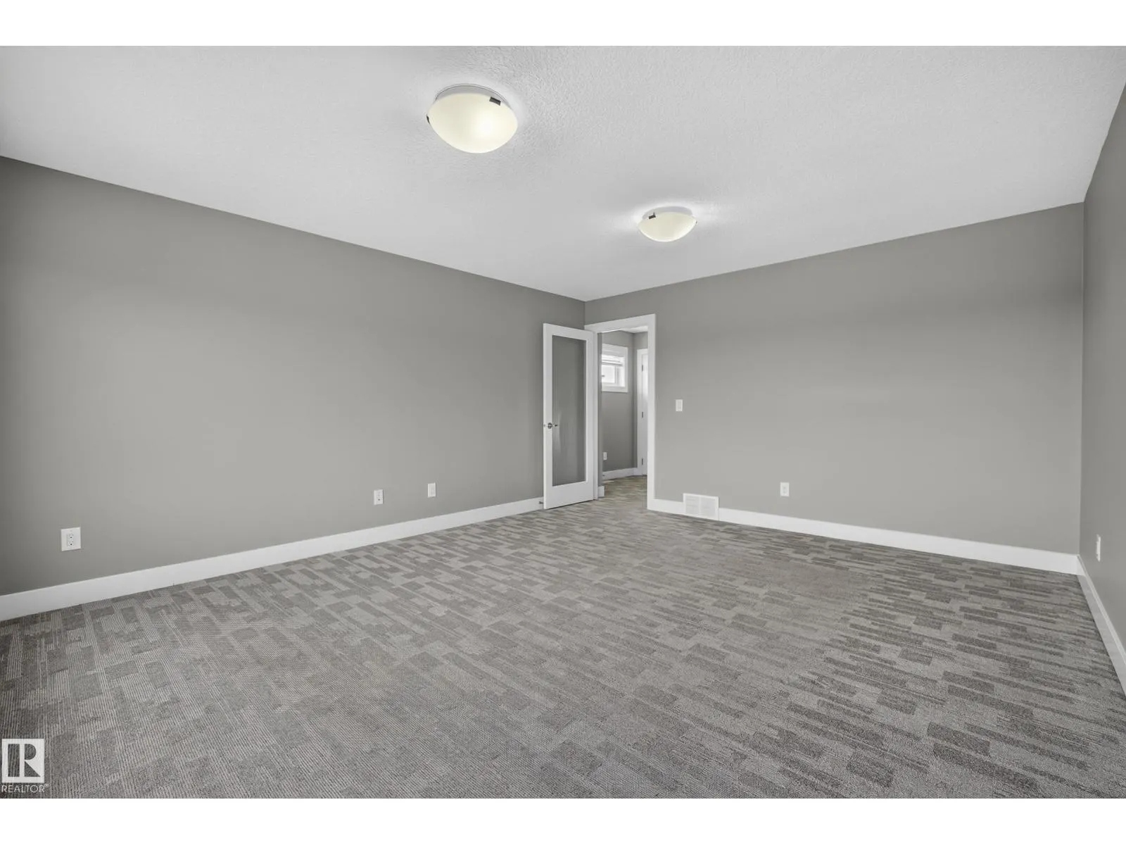 9416 206 ST NW