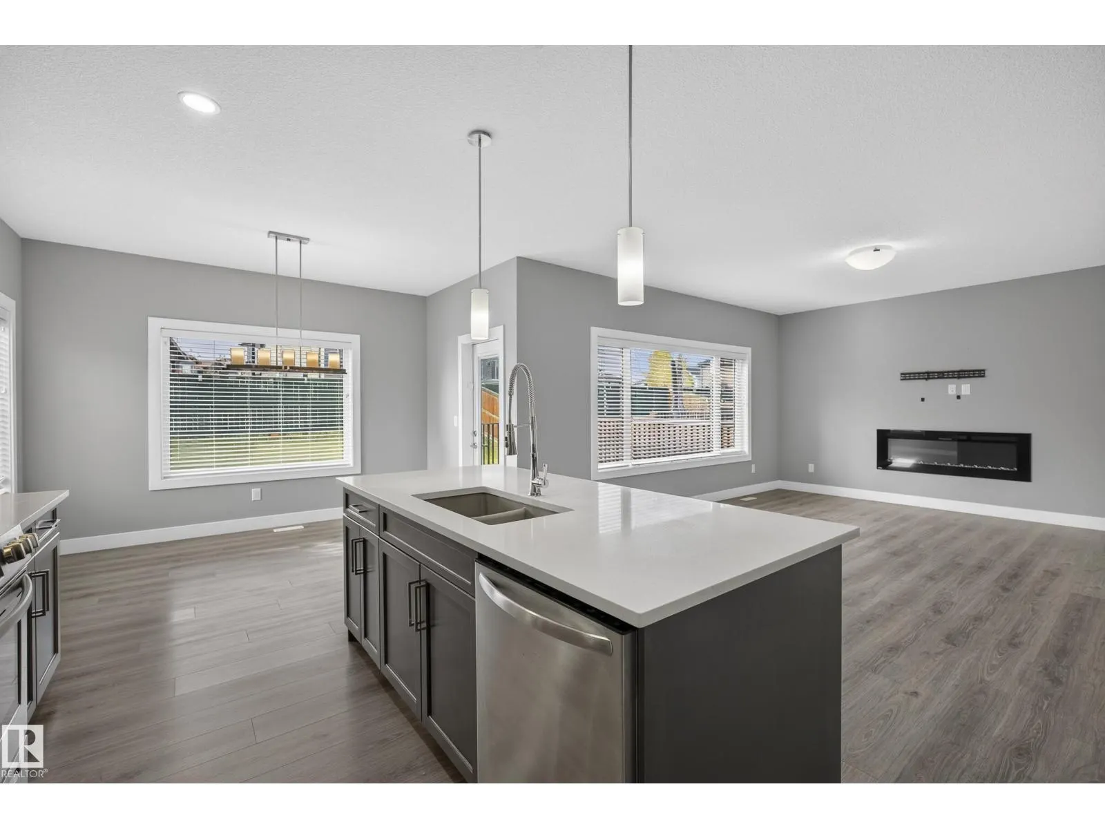 9416 206 ST NW