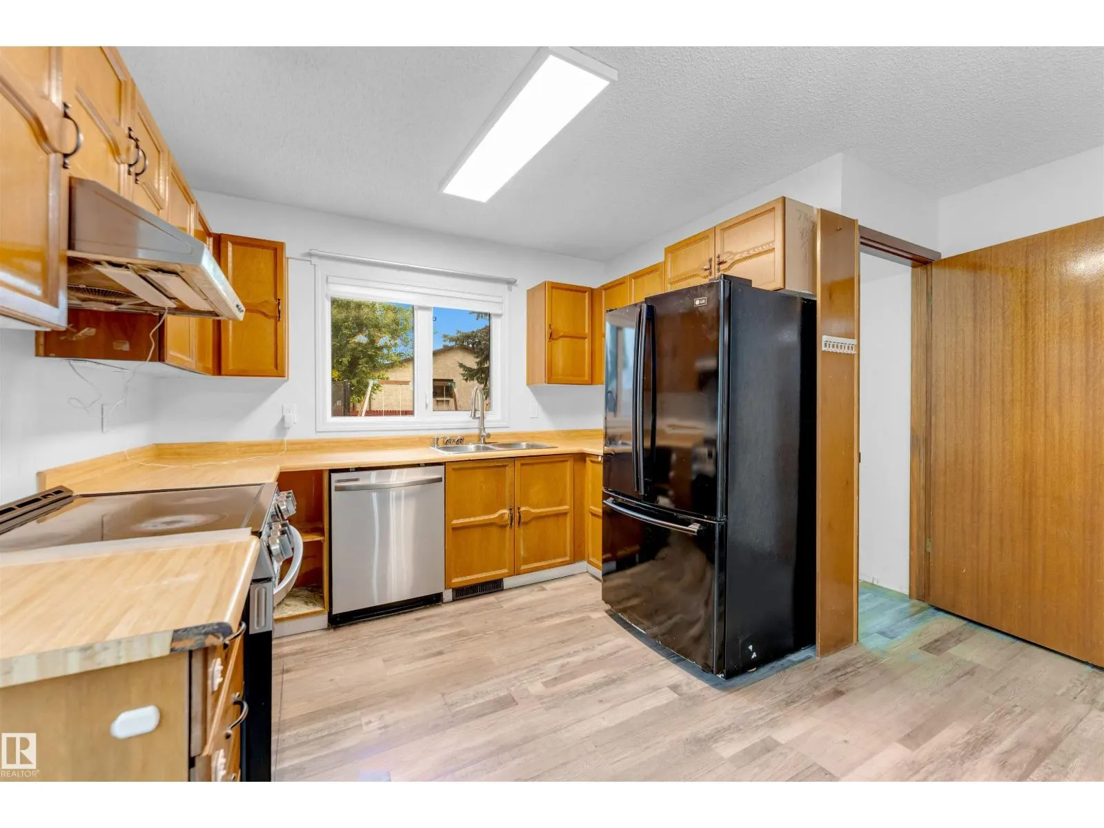 1160 35A ST NW