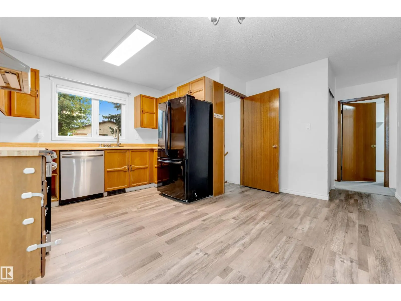 1160 35A ST NW