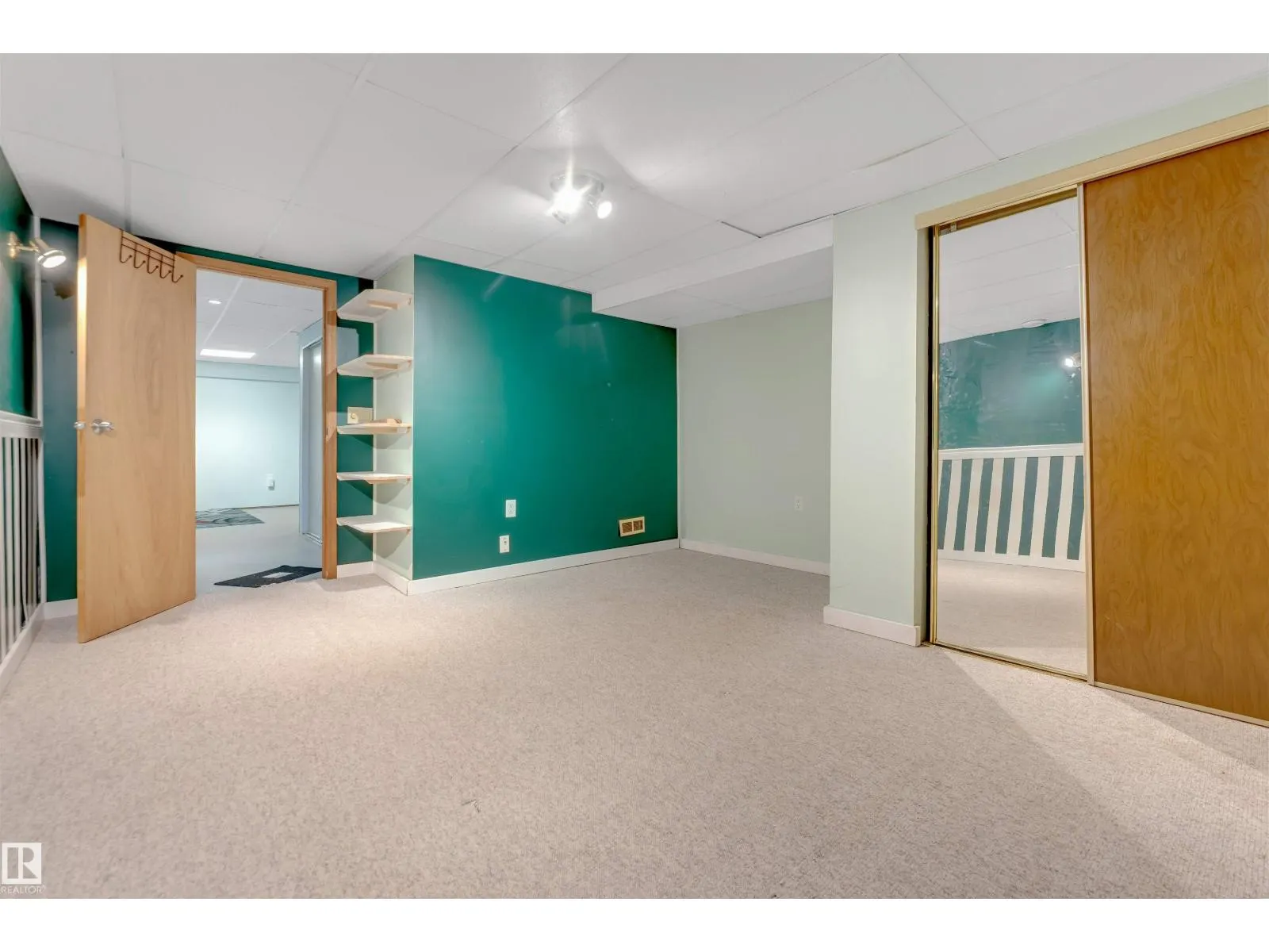 1160 35A ST NW