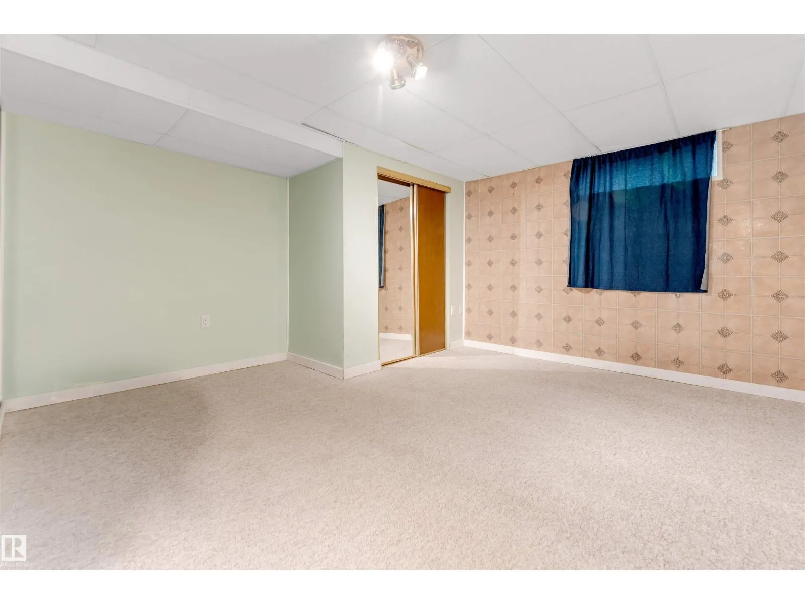 1160 35A ST NW