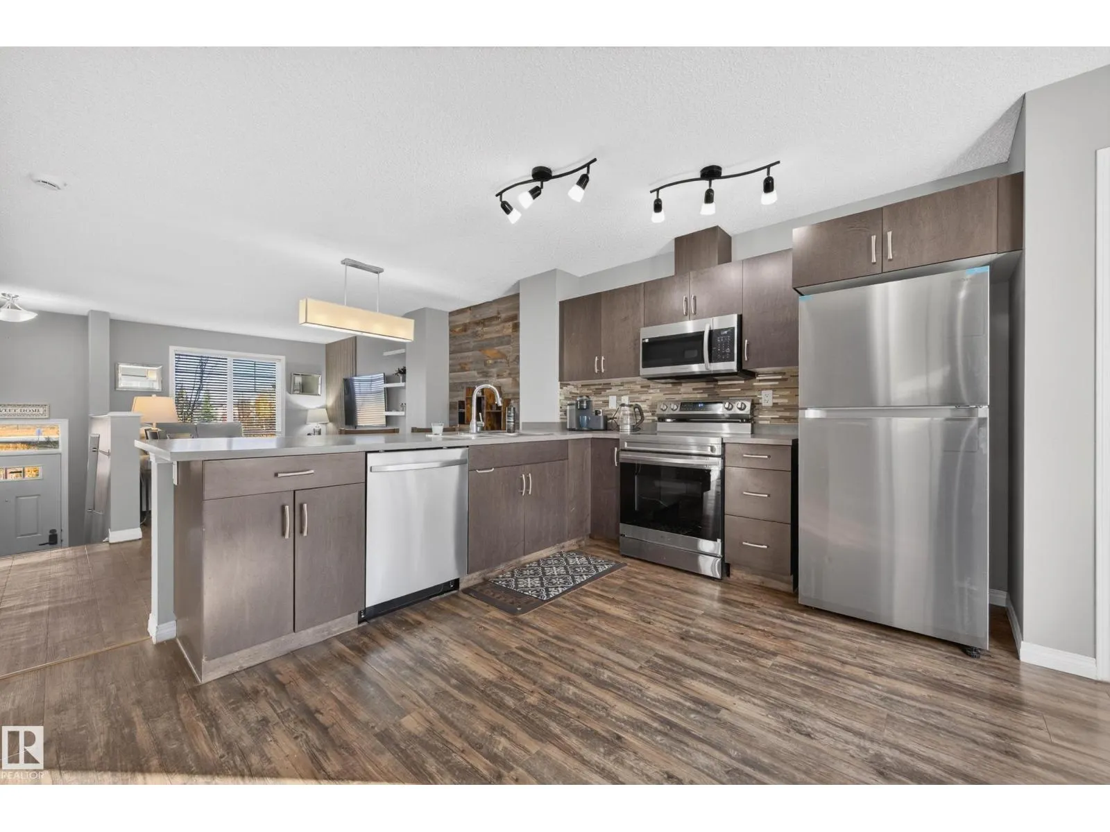 #45 1030 CHAPPELLE BV SW