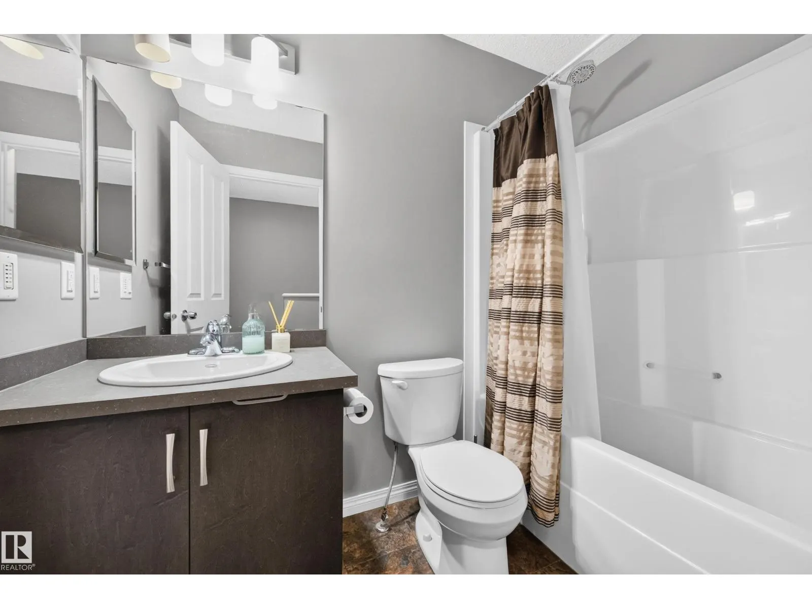#45 1030 CHAPPELLE BV SW
