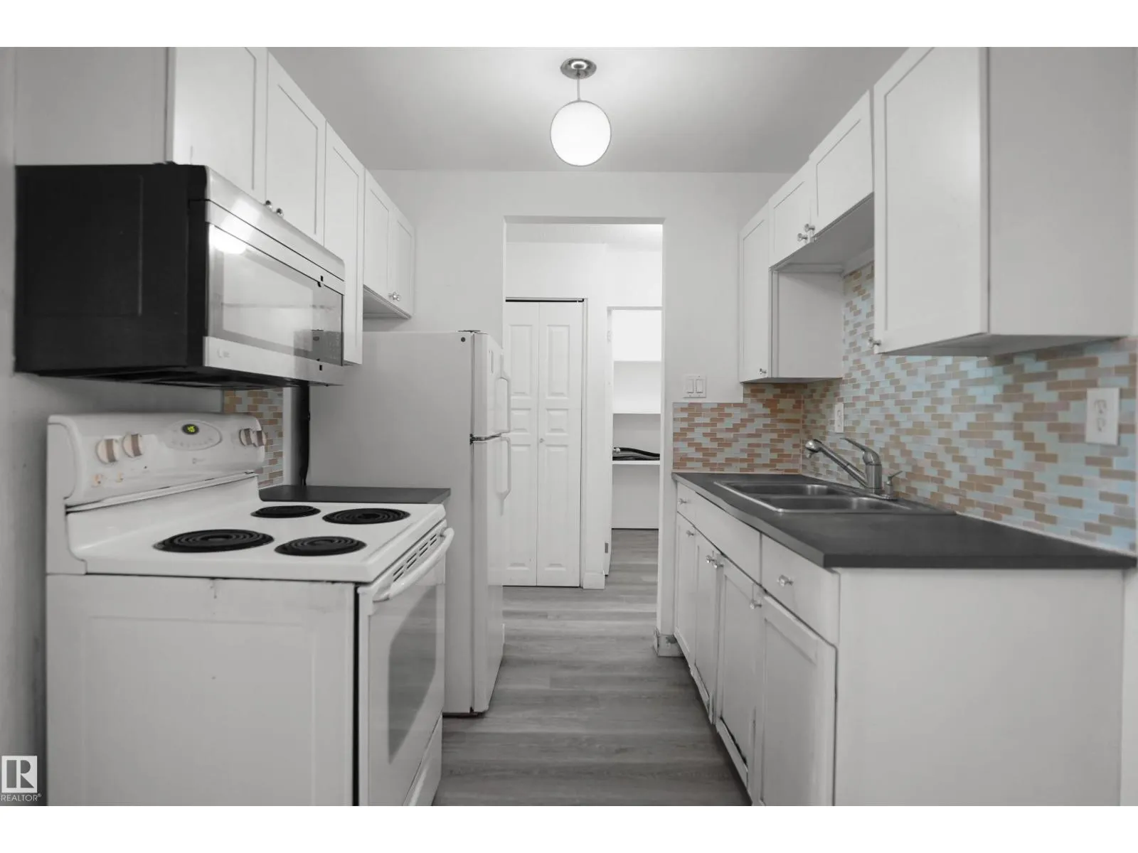 #102 10140 151 ST NW NW
