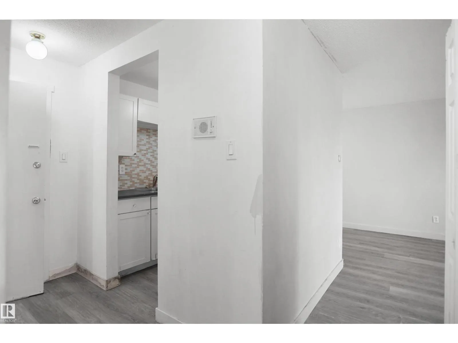 #102 10140 151 ST NW NW