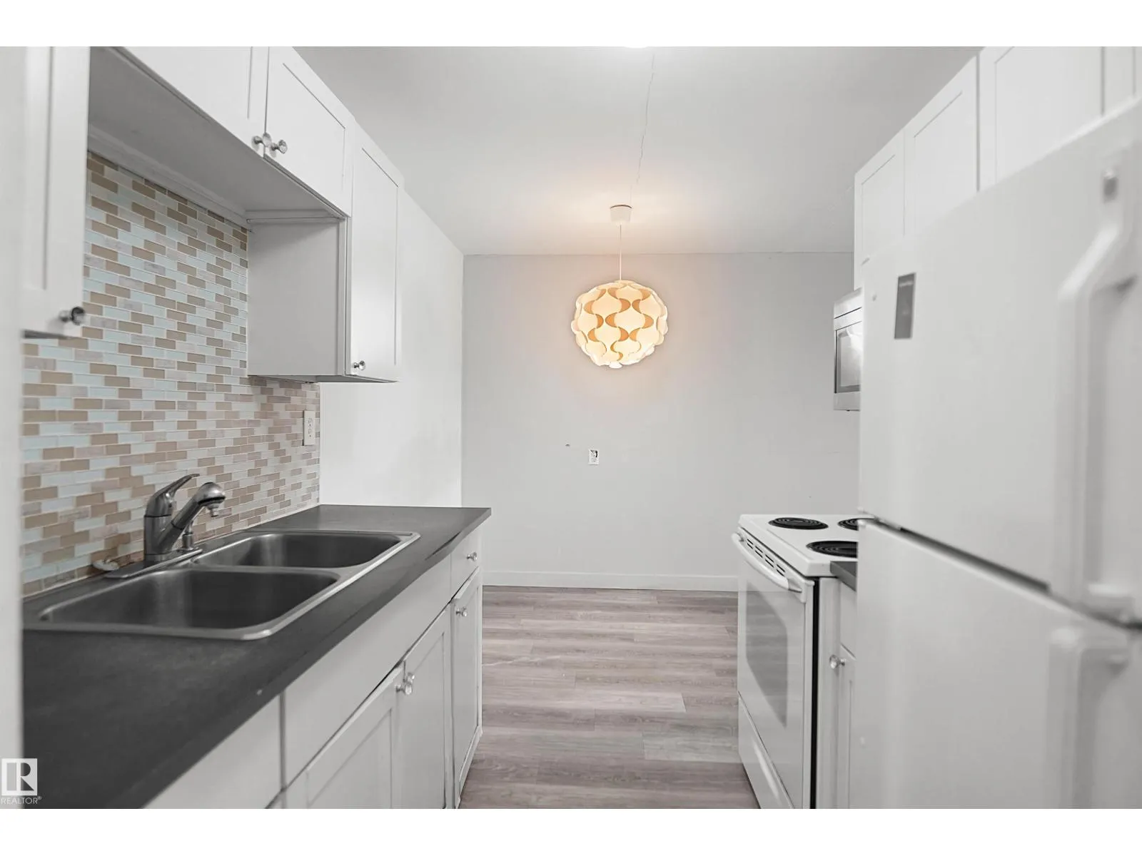 #102 10140 151 ST NW NW