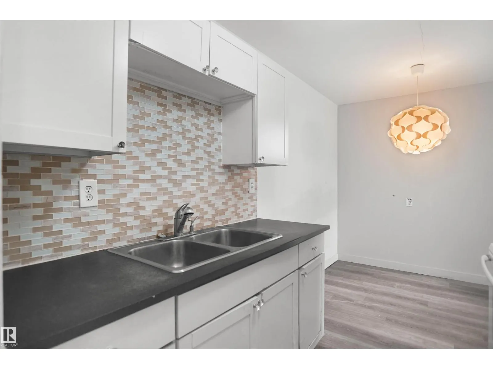 #102 10140 151 ST NW NW