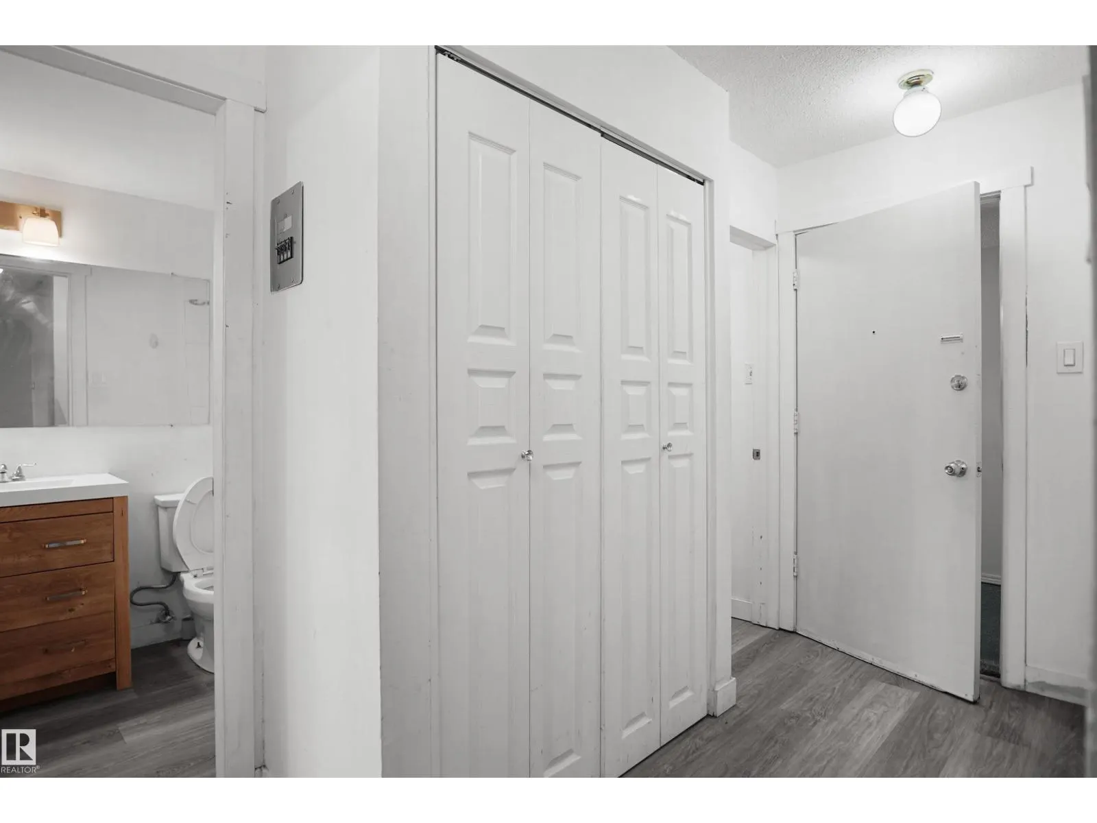 #102 10140 151 ST NW NW
