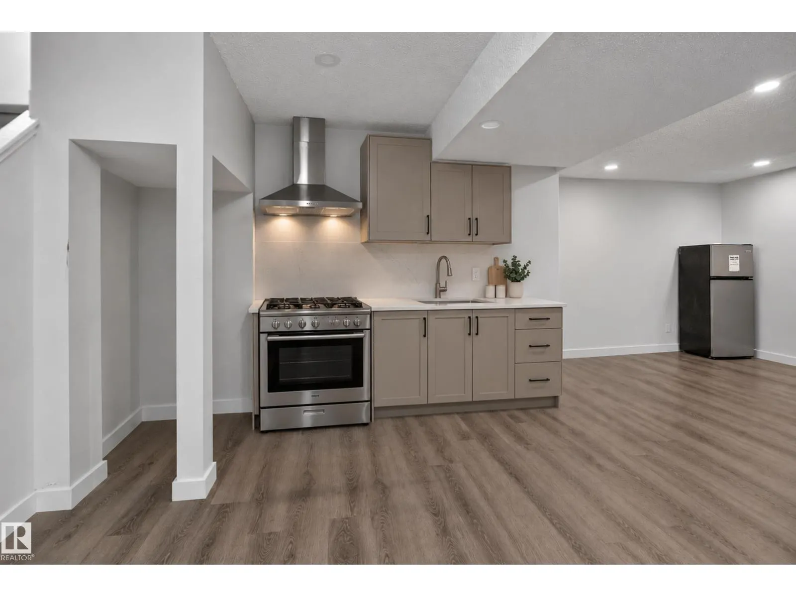 67 HENRY AV NW