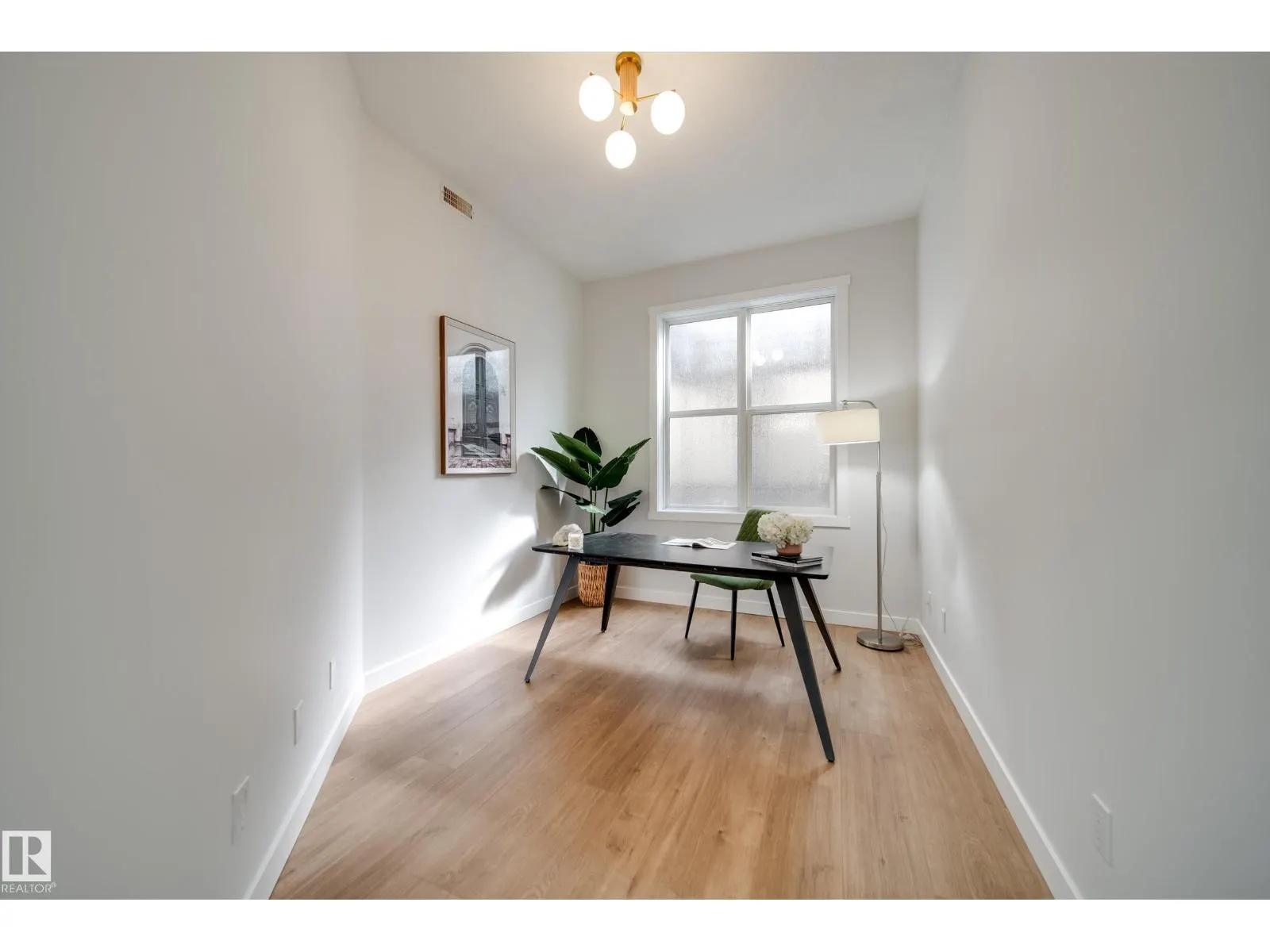 #228 10531 117 ST NW
