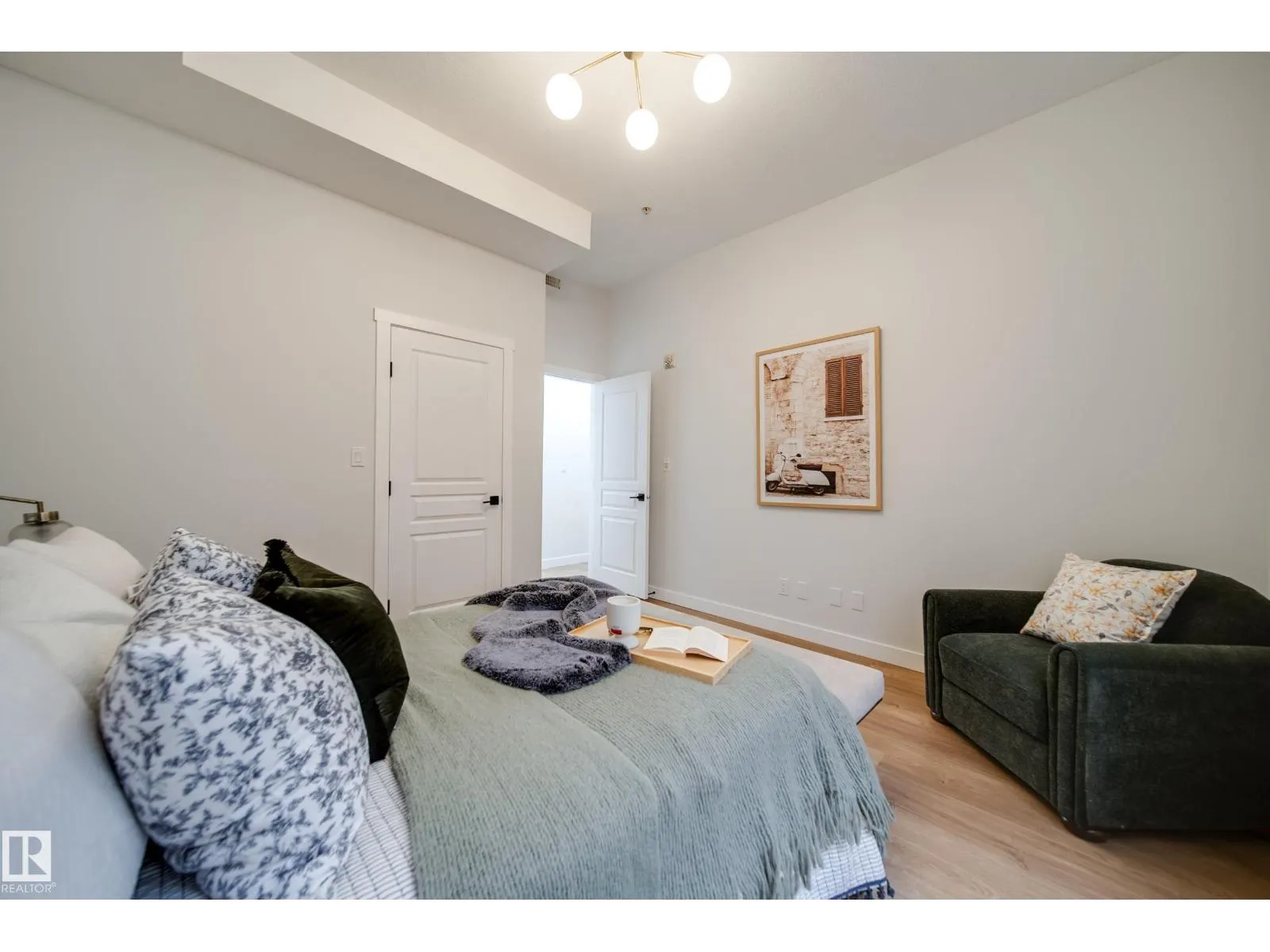 #228 10531 117 ST NW