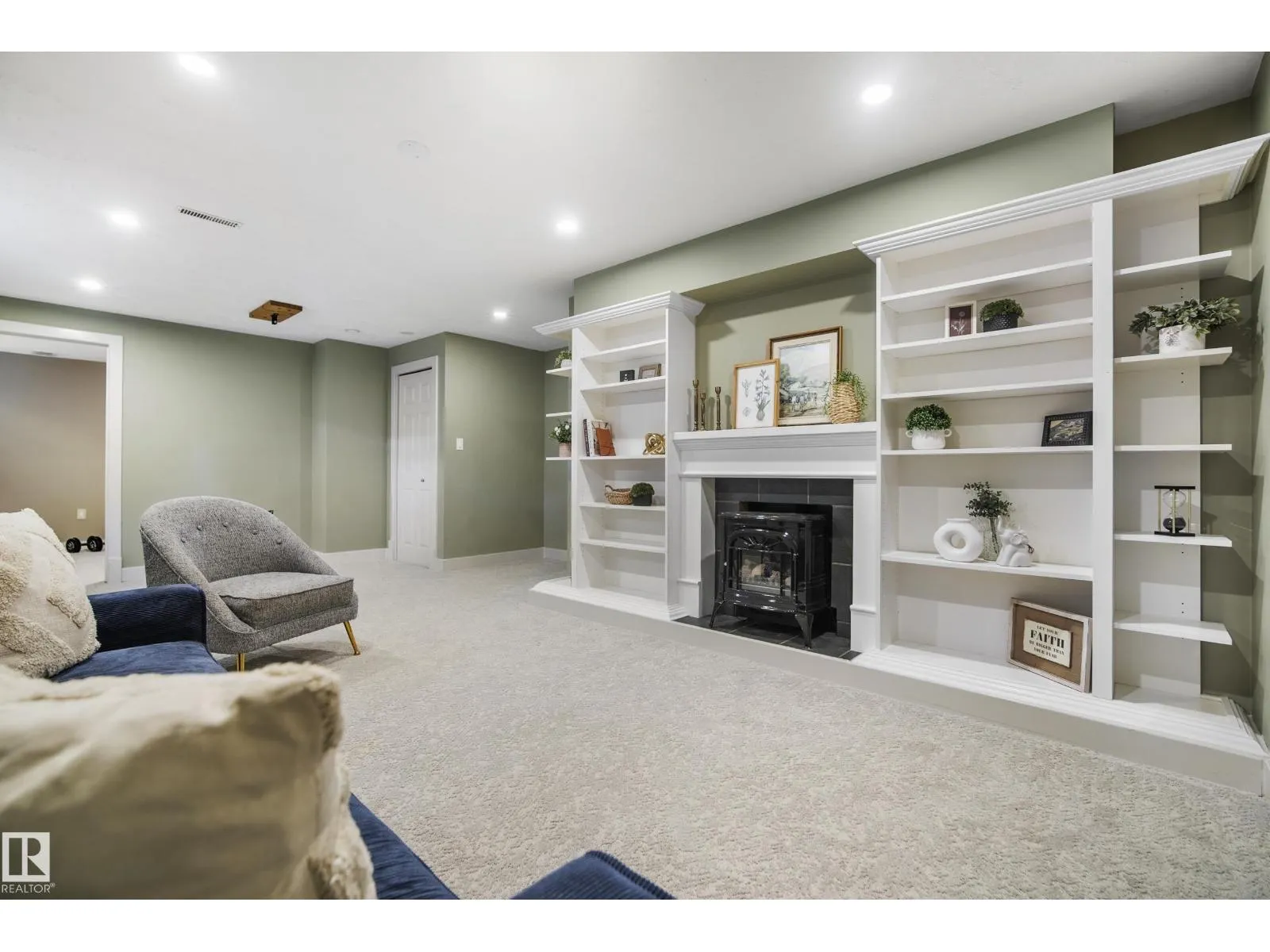 7135 81 ST NW