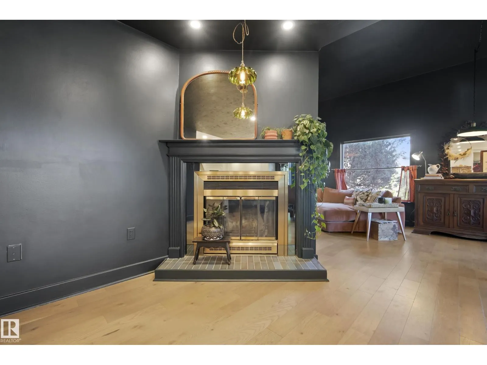 7135 81 ST NW