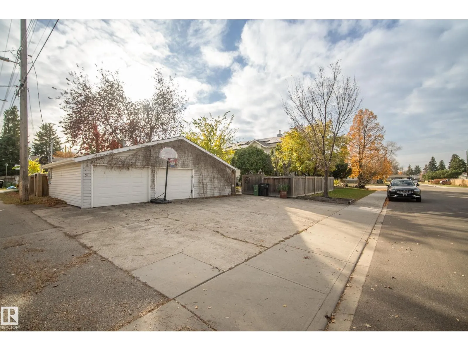 7135 81 ST NW